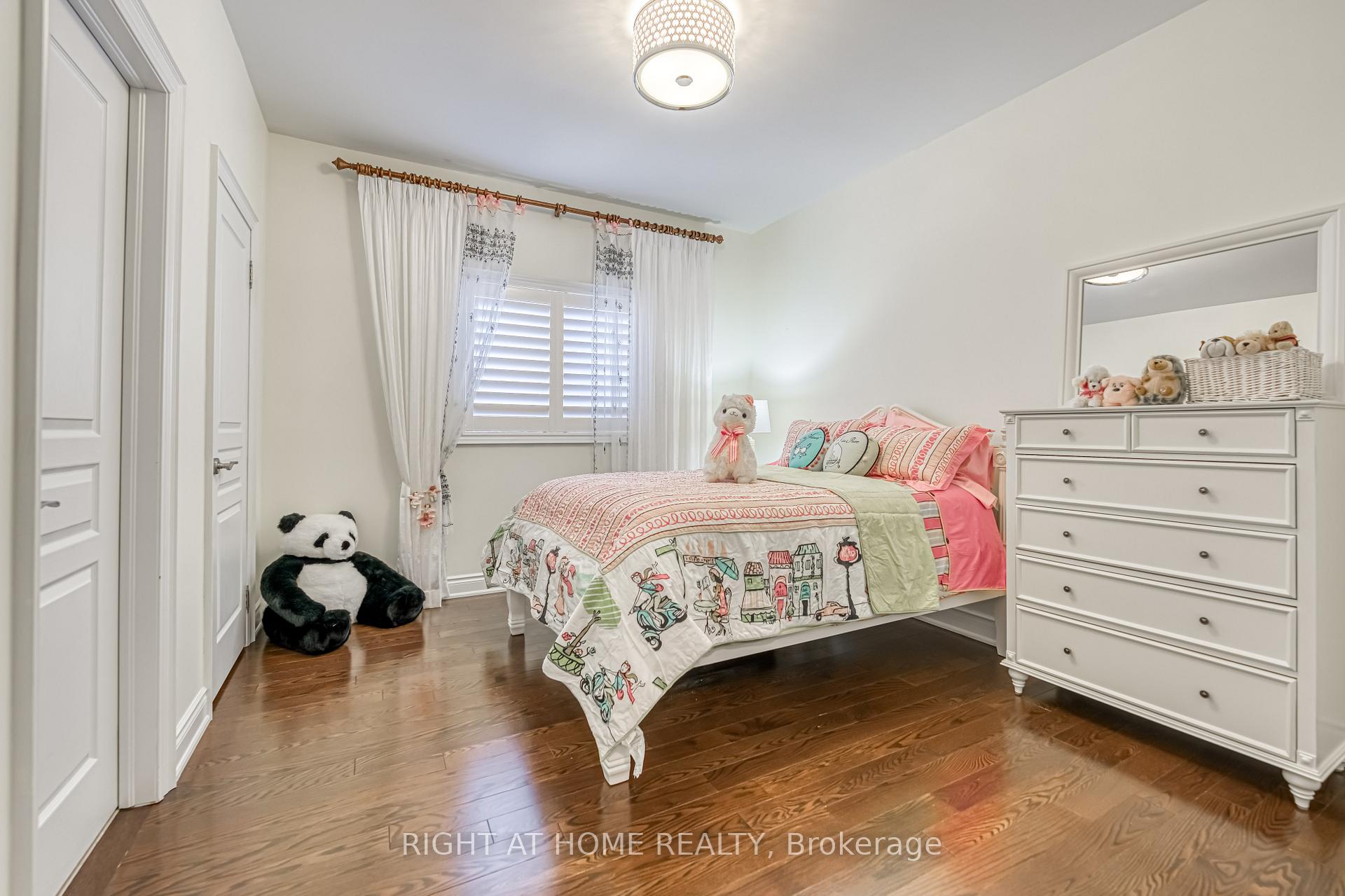 Photo 16 of 165 Wallenberg Drive, Vaughan, Maple — HOMEH