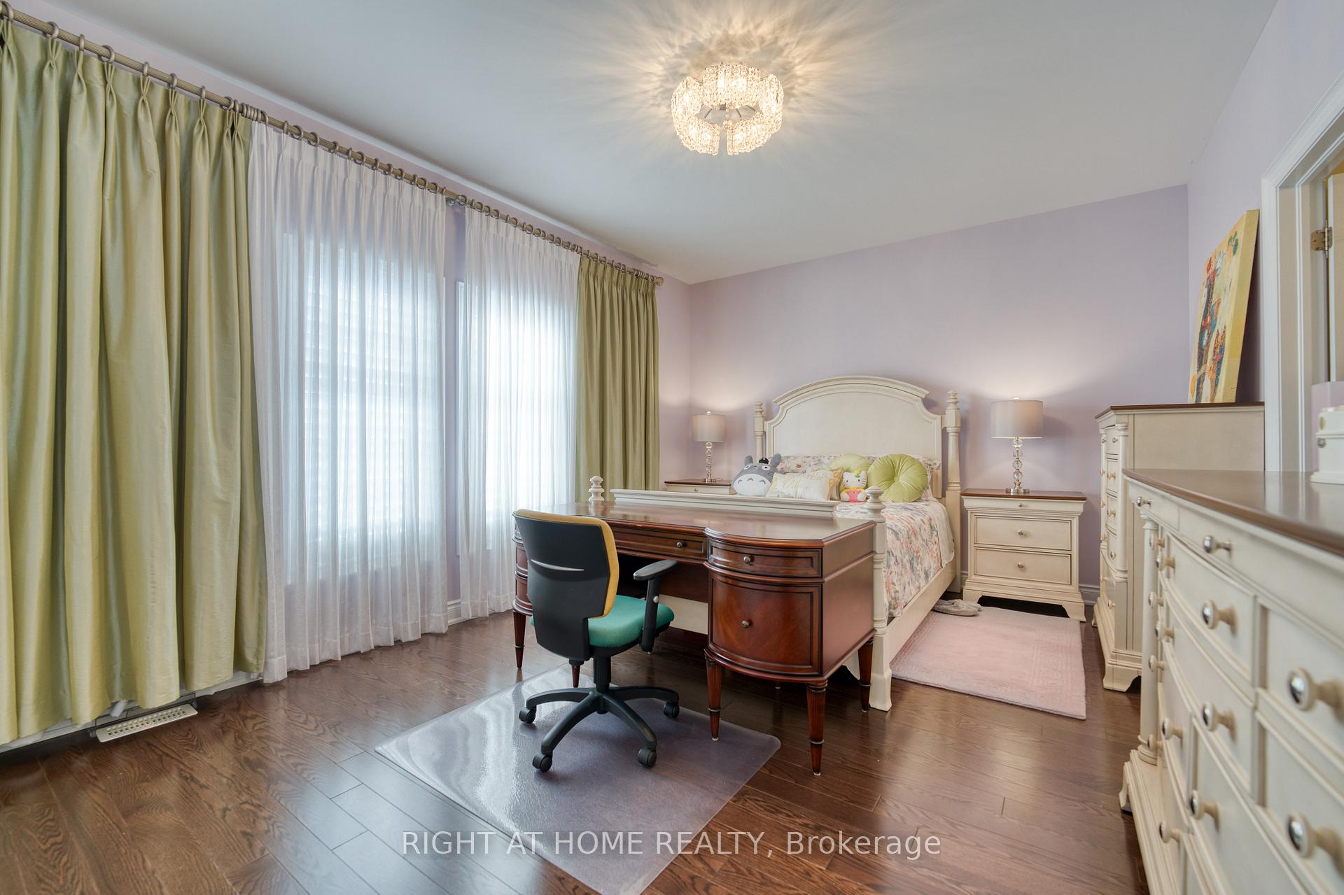 Photo 17 of 165 Wallenberg Drive, Vaughan, Maple — HOMEH