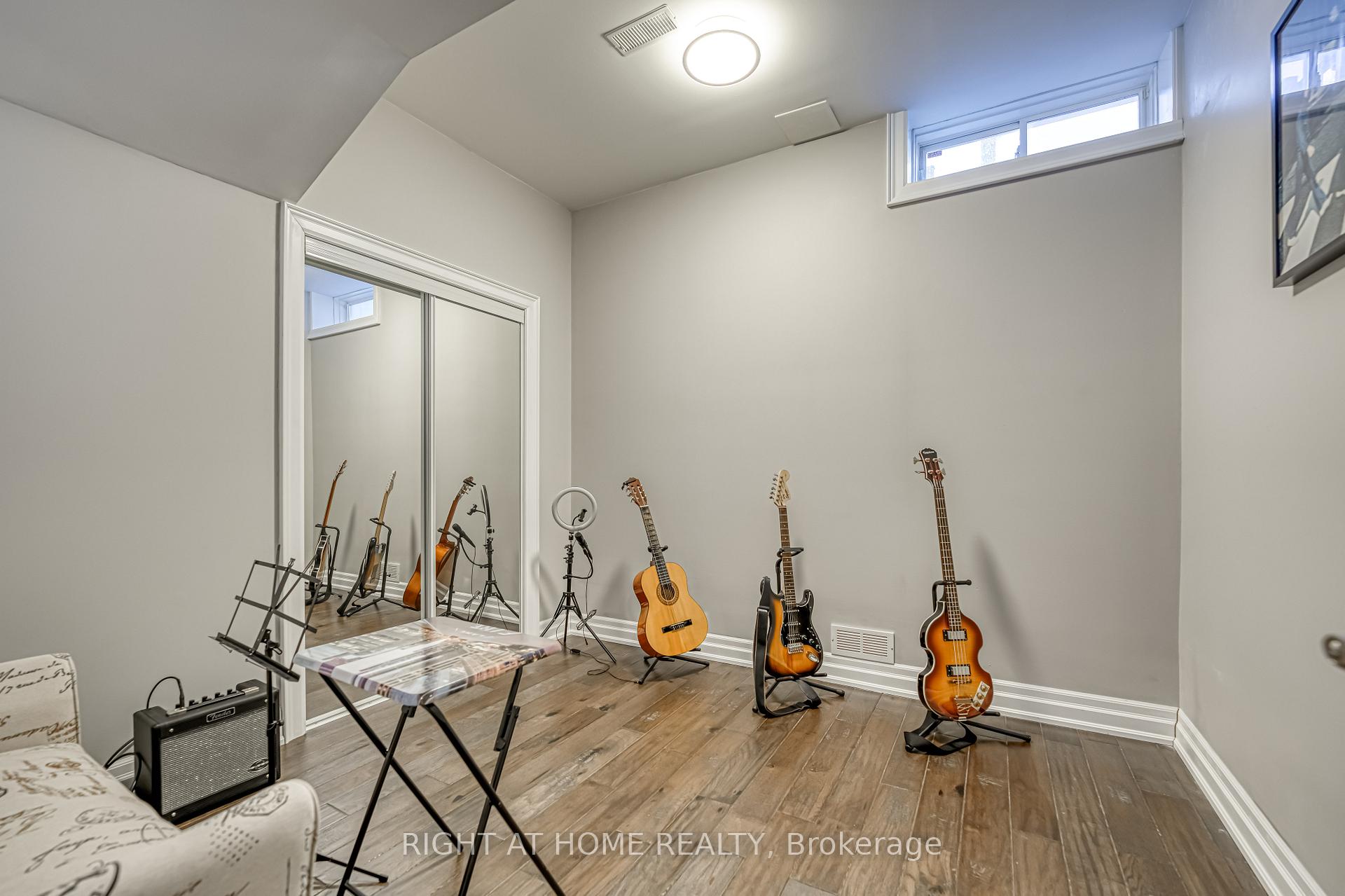 Photo 29 of 165 Wallenberg Drive, Vaughan, Maple — HOMEH