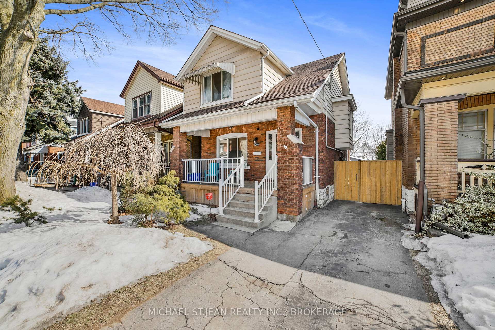Photo 2 of 102 Balmoral Avenue N, Hamilton, Crown Point — HOMEH