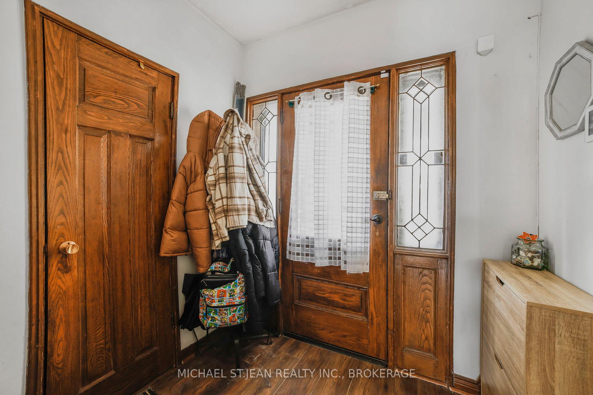 Photo 5 of 102 Balmoral Avenue N, Hamilton, Crown Point — HOMEH