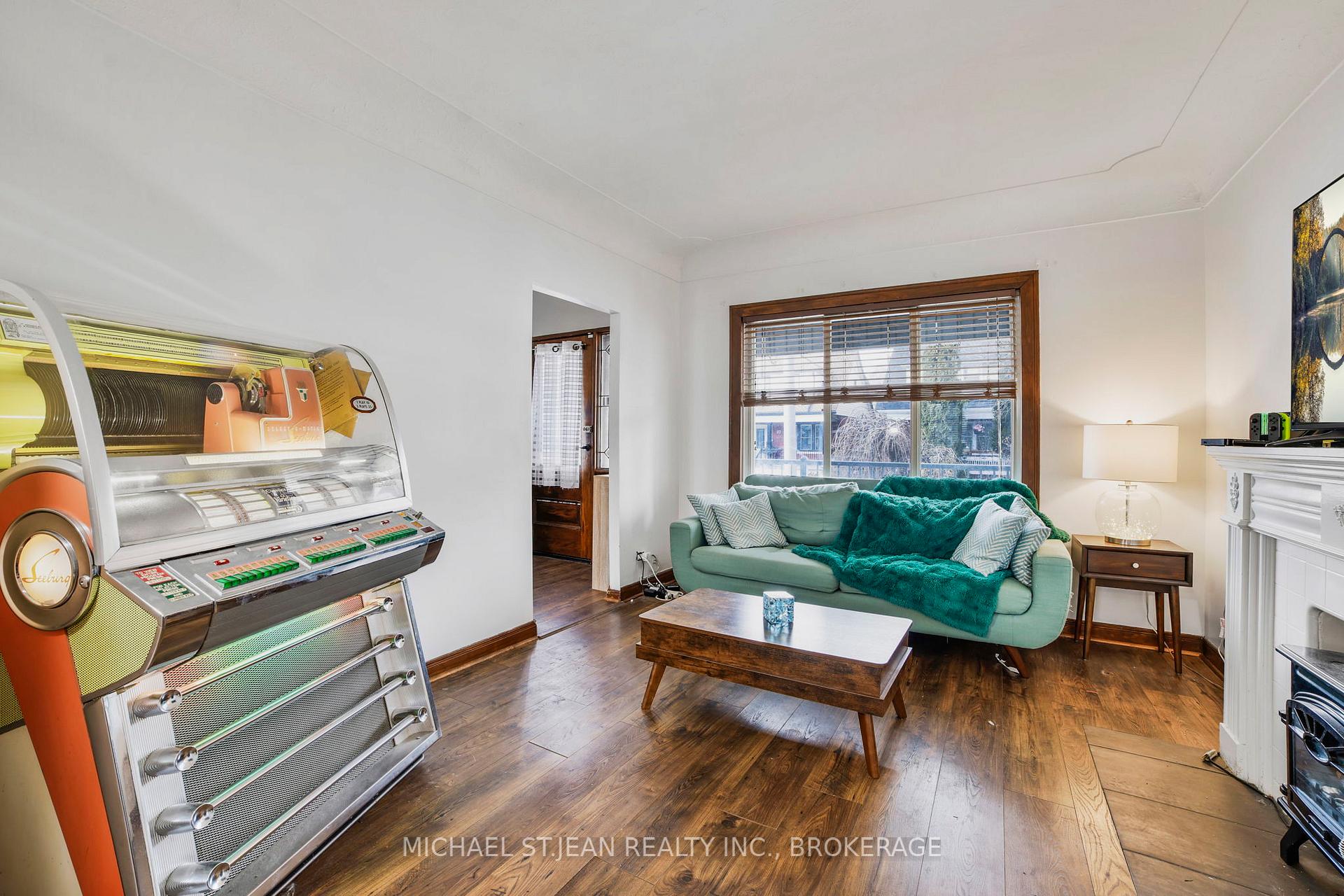 Photo 6 of 102 Balmoral Avenue N, Hamilton, Crown Point — HOMEH