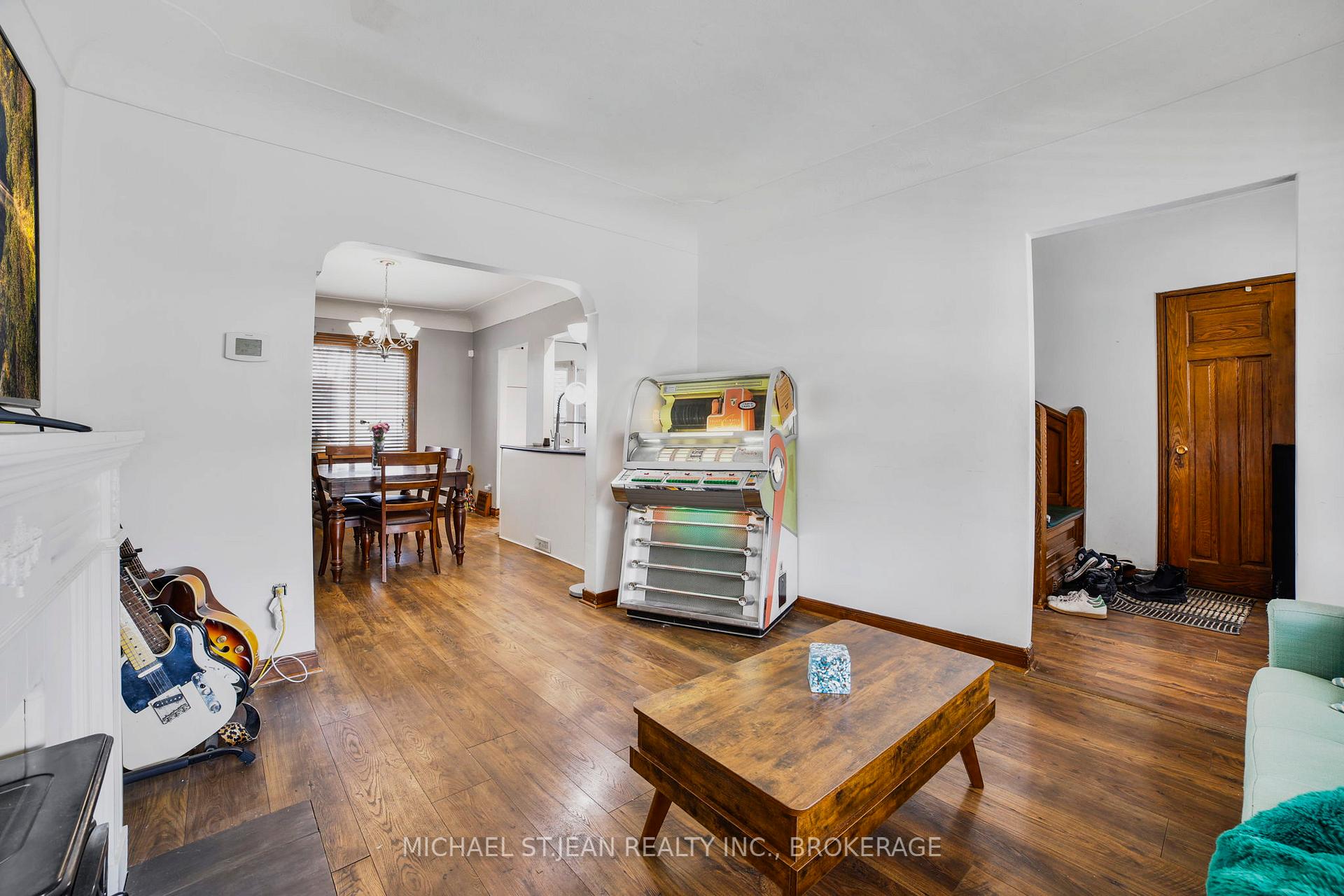 Photo 8 of 102 Balmoral Avenue N, Hamilton, Crown Point — HOMEH
