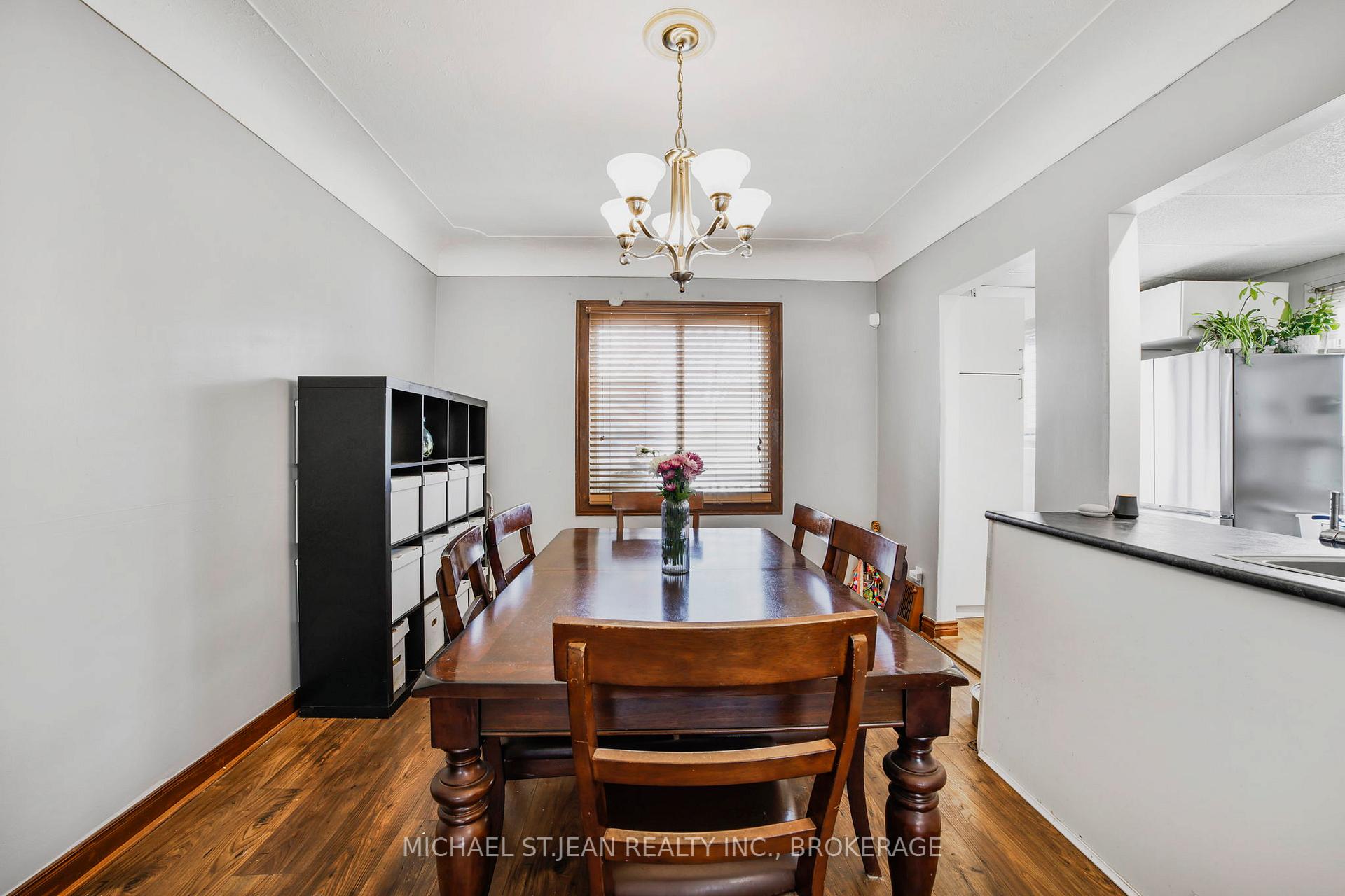 Photo 9 of 102 Balmoral Avenue N, Hamilton, Crown Point — HOMEH