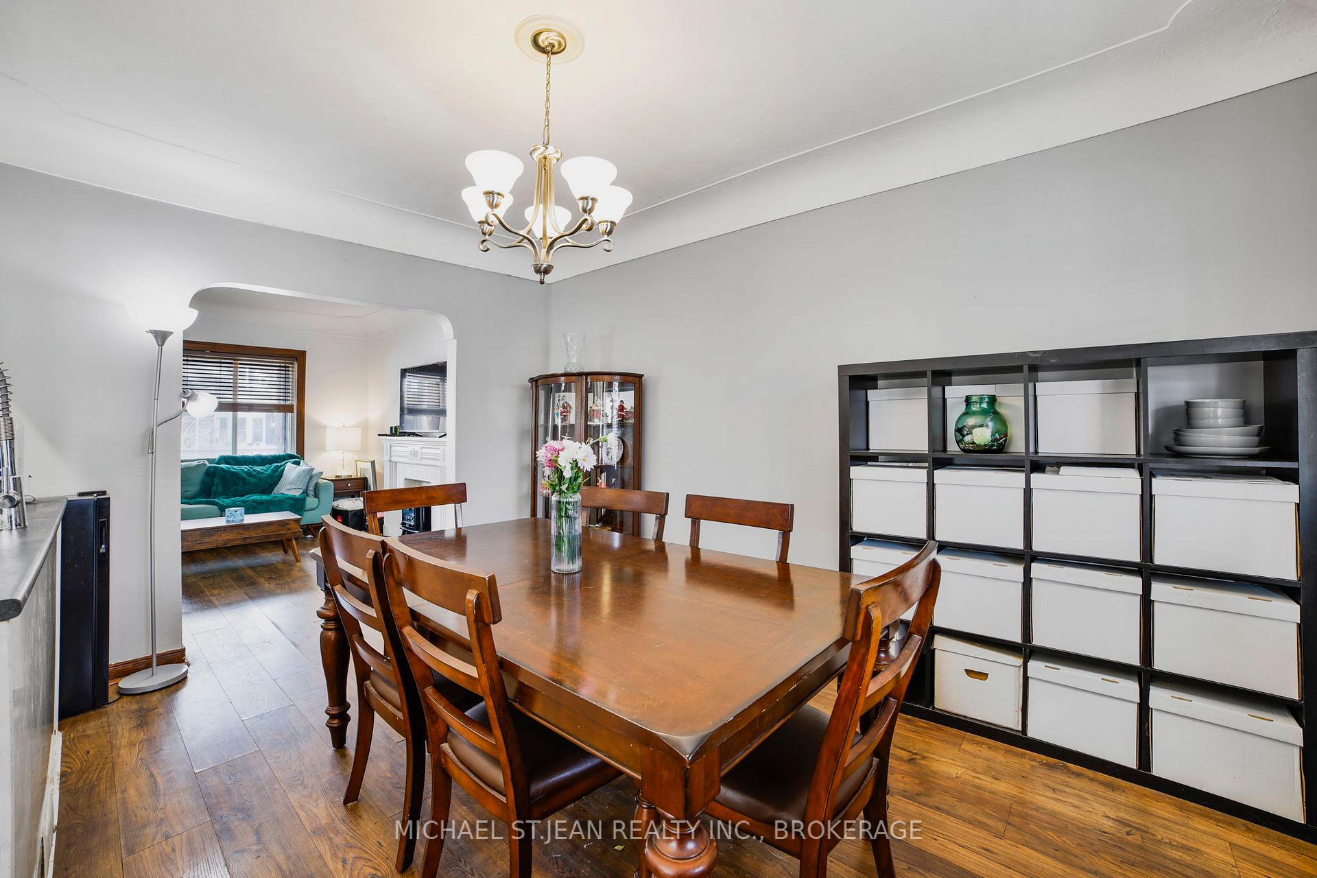 Photo 10 of 102 Balmoral Avenue N, Hamilton, Crown Point — HOMEH