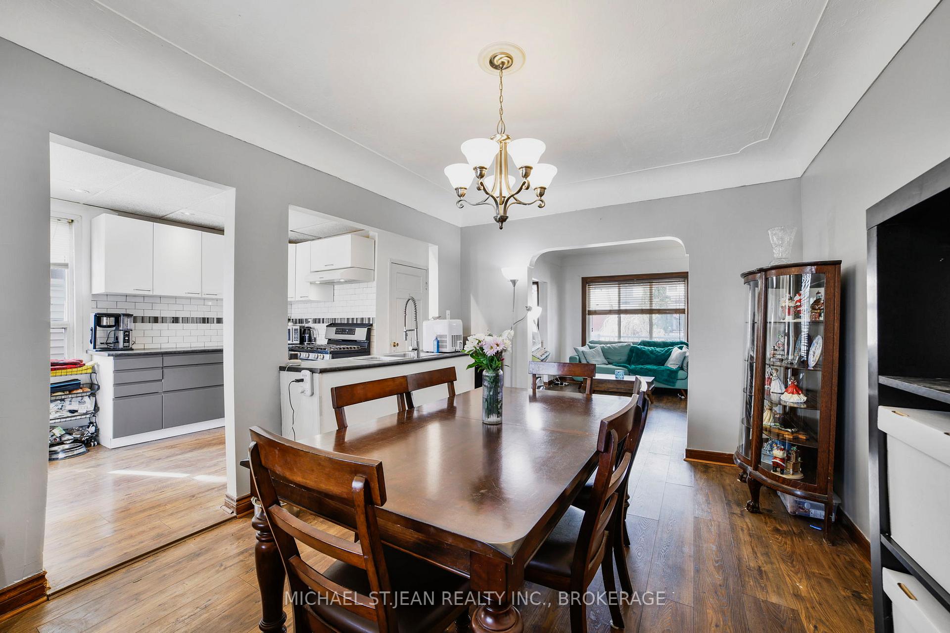 Photo 11 of 102 Balmoral Avenue N, Hamilton, Crown Point — HOMEH
