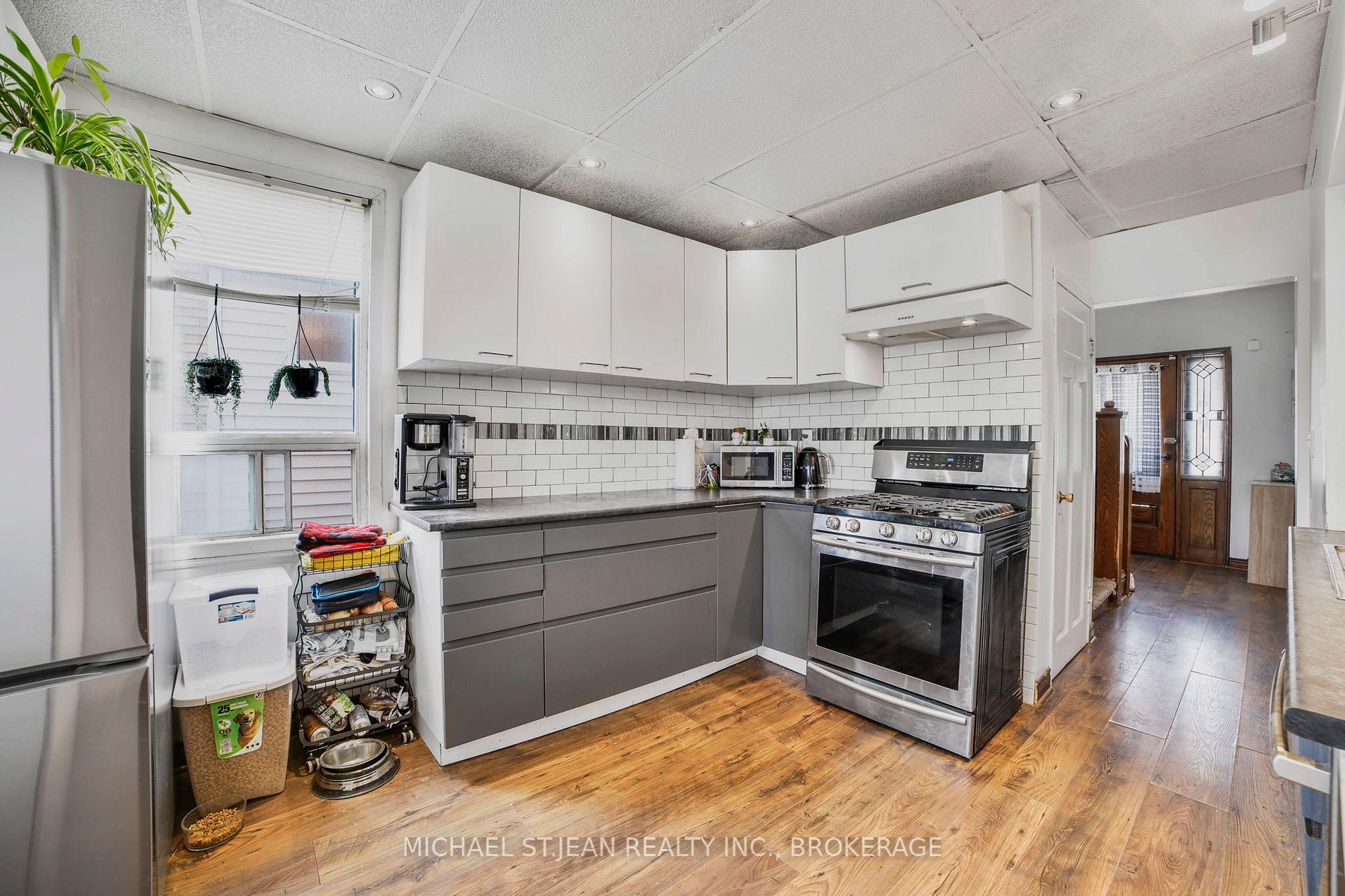 Photo 12 of 102 Balmoral Avenue N, Hamilton, Crown Point — HOMEH