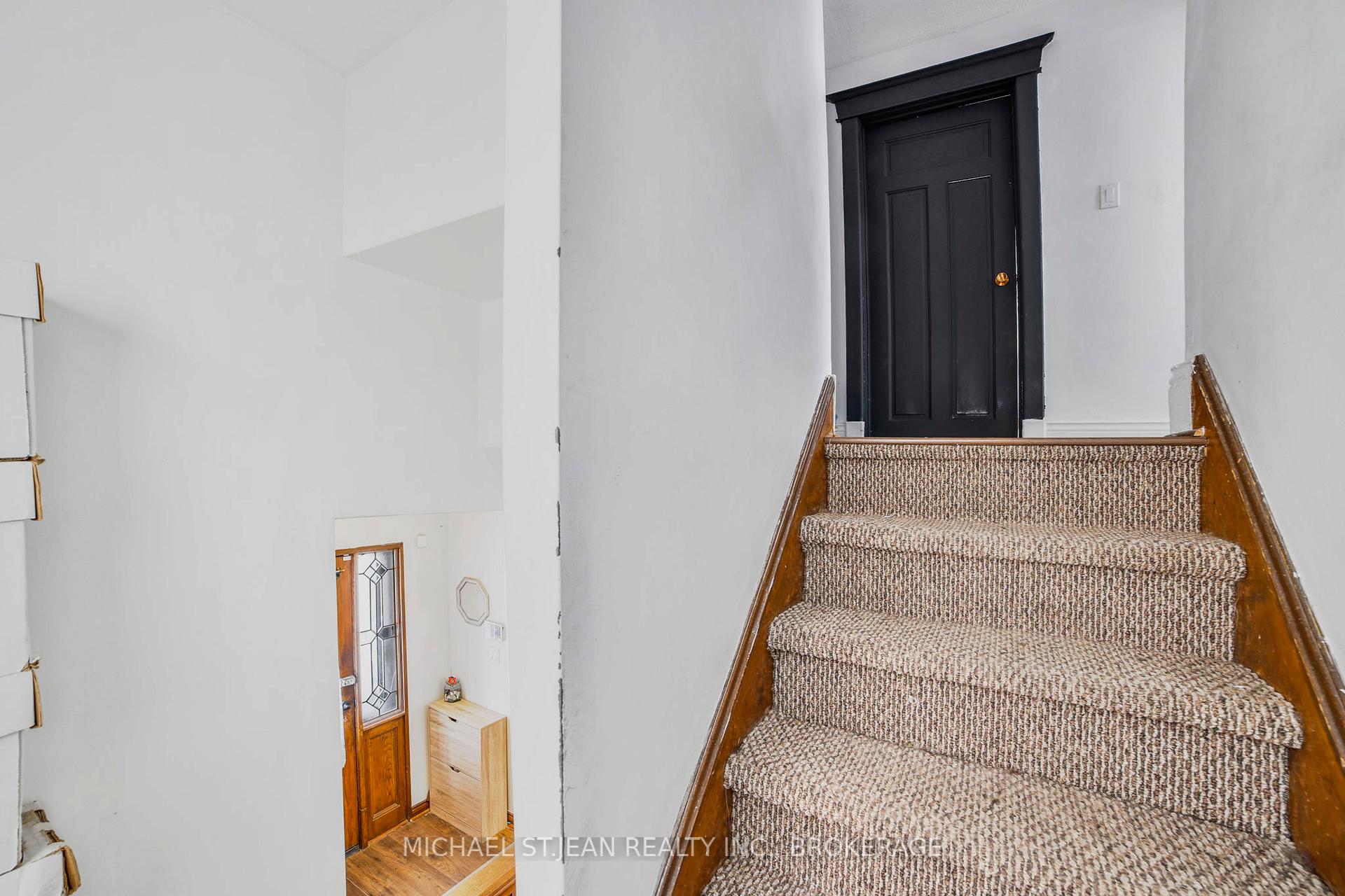 Photo 14 of 102 Balmoral Avenue N, Hamilton, Crown Point — HOMEH