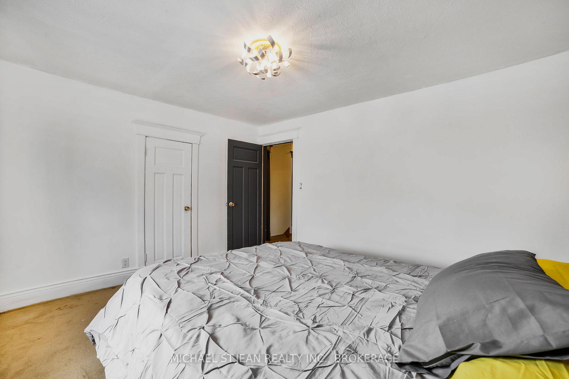 Photo 17 of 102 Balmoral Avenue N, Hamilton, Crown Point — HOMEH