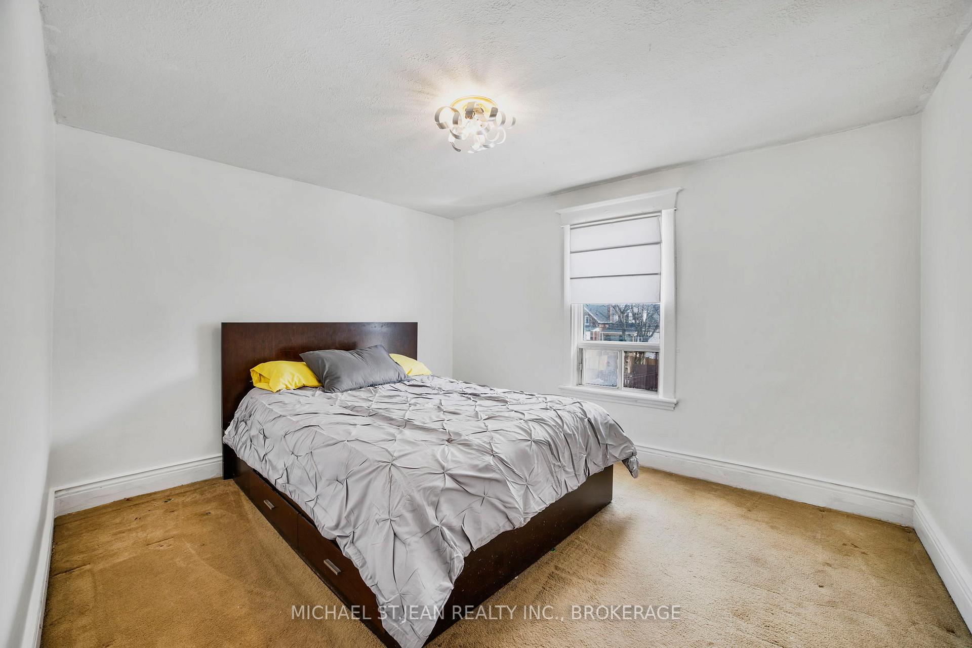 Photo 18 of 102 Balmoral Avenue N, Hamilton, Crown Point — HOMEH