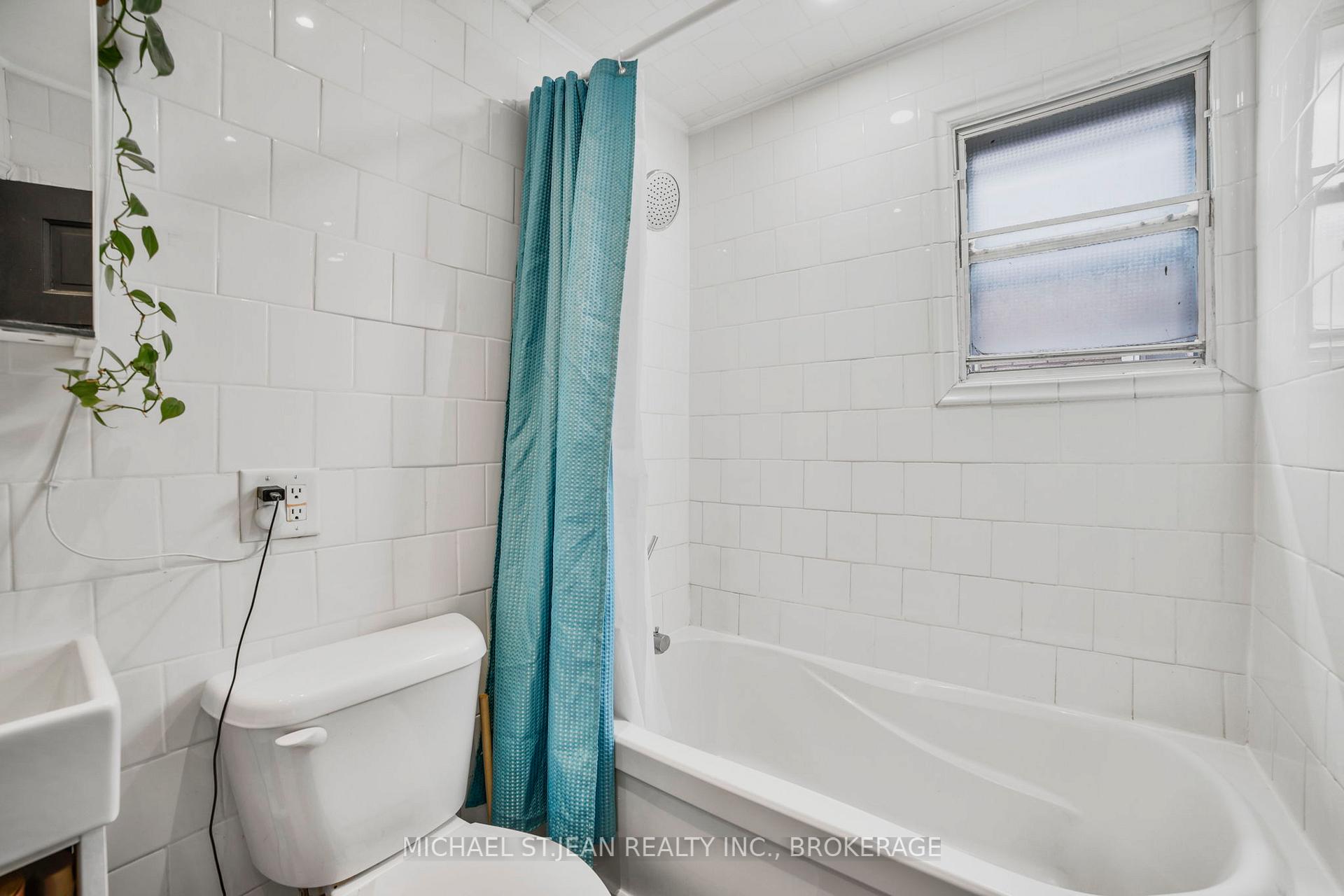 Photo 20 of 102 Balmoral Avenue N, Hamilton, Crown Point — HOMEH