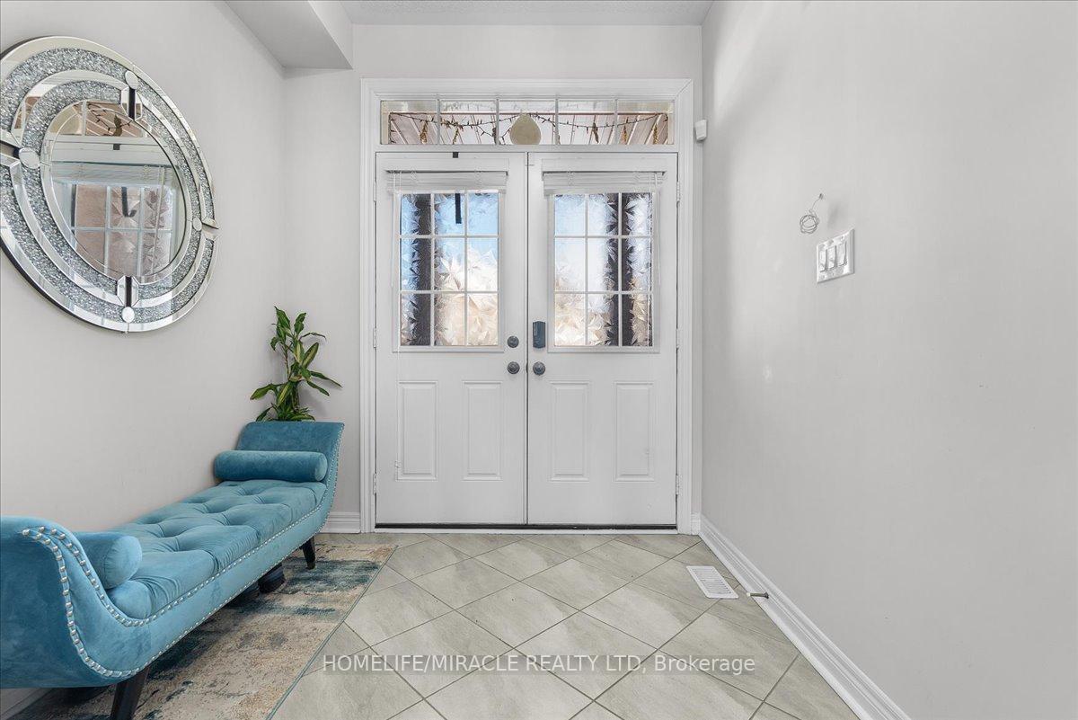 Photo 5 of 4 Hogan Manor Drive, Brampton, Northwest Brampton — HOMEH