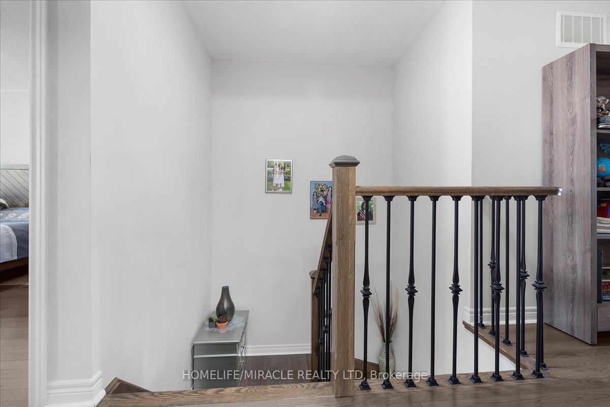 Photo 21 of 4 Hogan Manor Drive, Brampton, Northwest Brampton — HOMEH