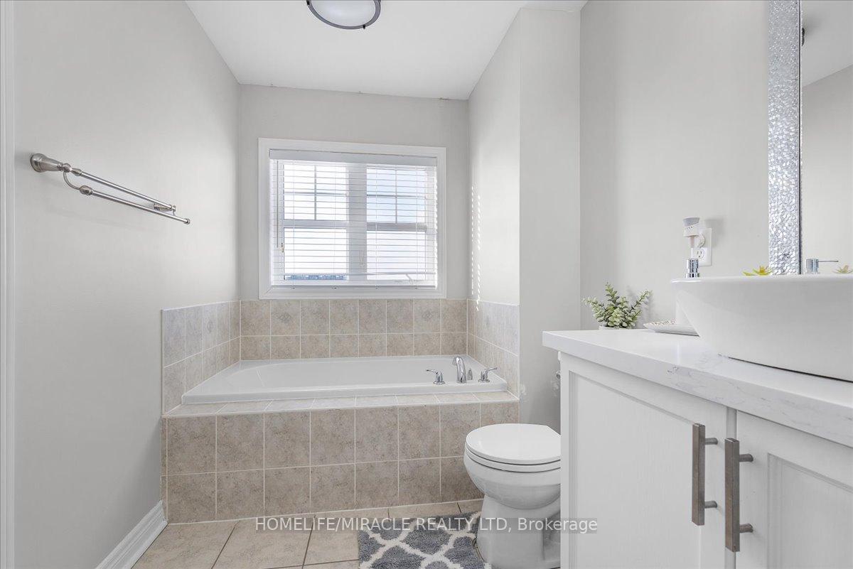 Photo 45 of 4 Hogan Manor Drive, Brampton, Northwest Brampton — HOMEH