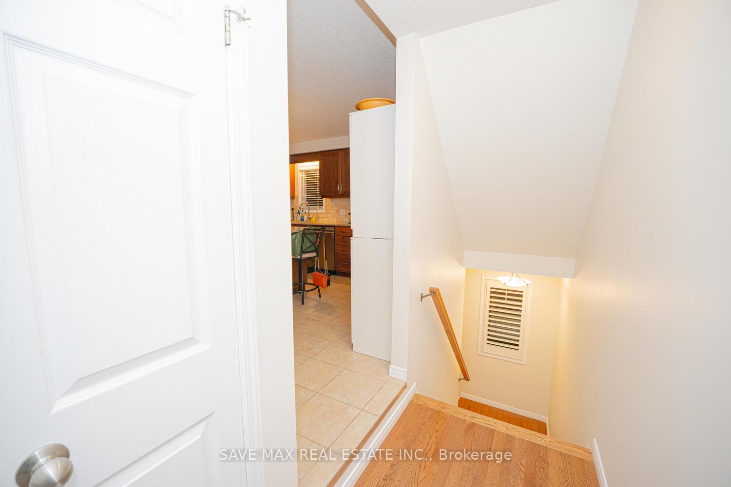 Photo 11 of 15 Eliza Avenue N, Kitchener, Larentian West — HOMEH