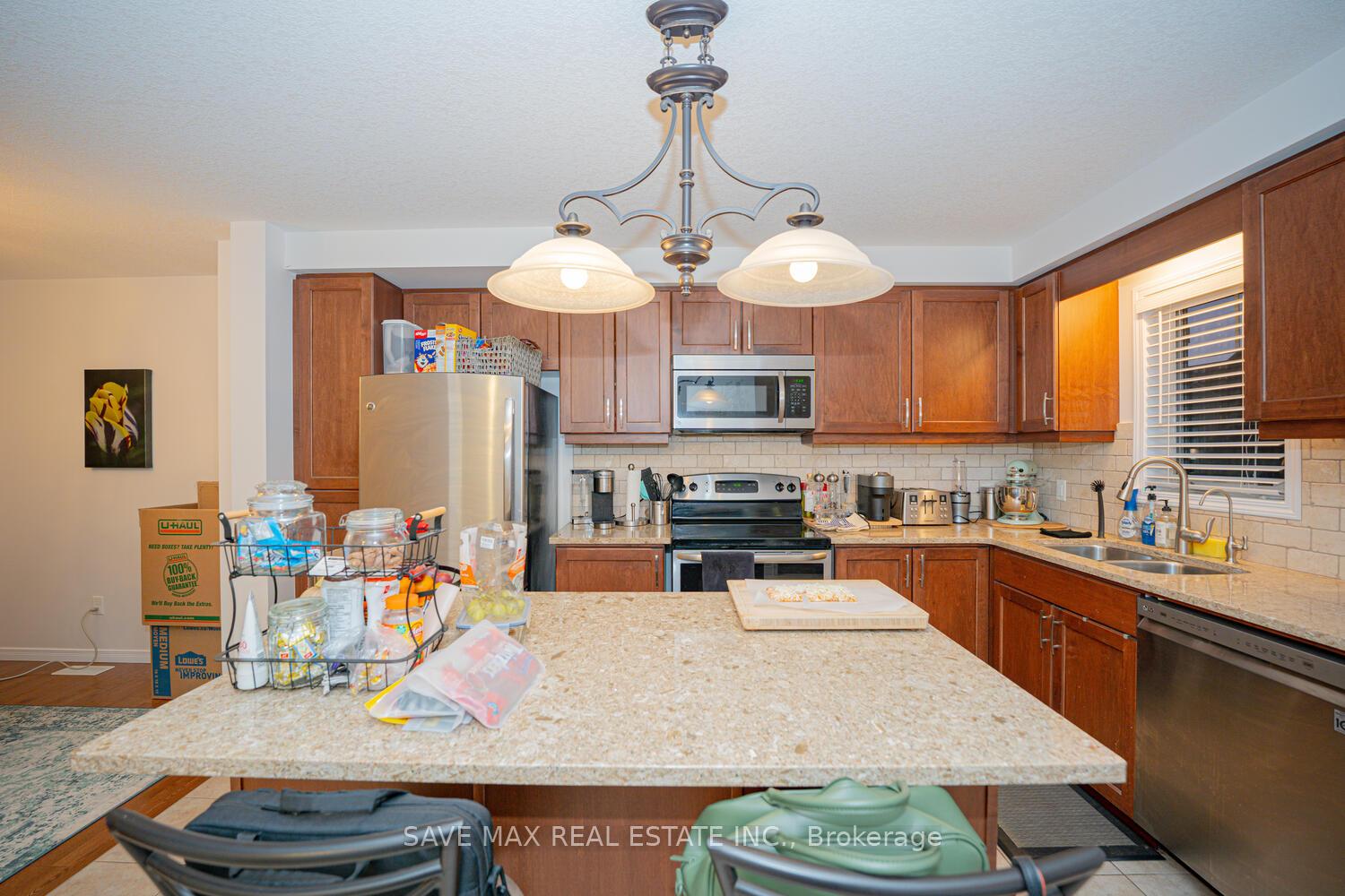 Photo 16 of 15 Eliza Avenue N, Kitchener, Larentian West — HOMEH