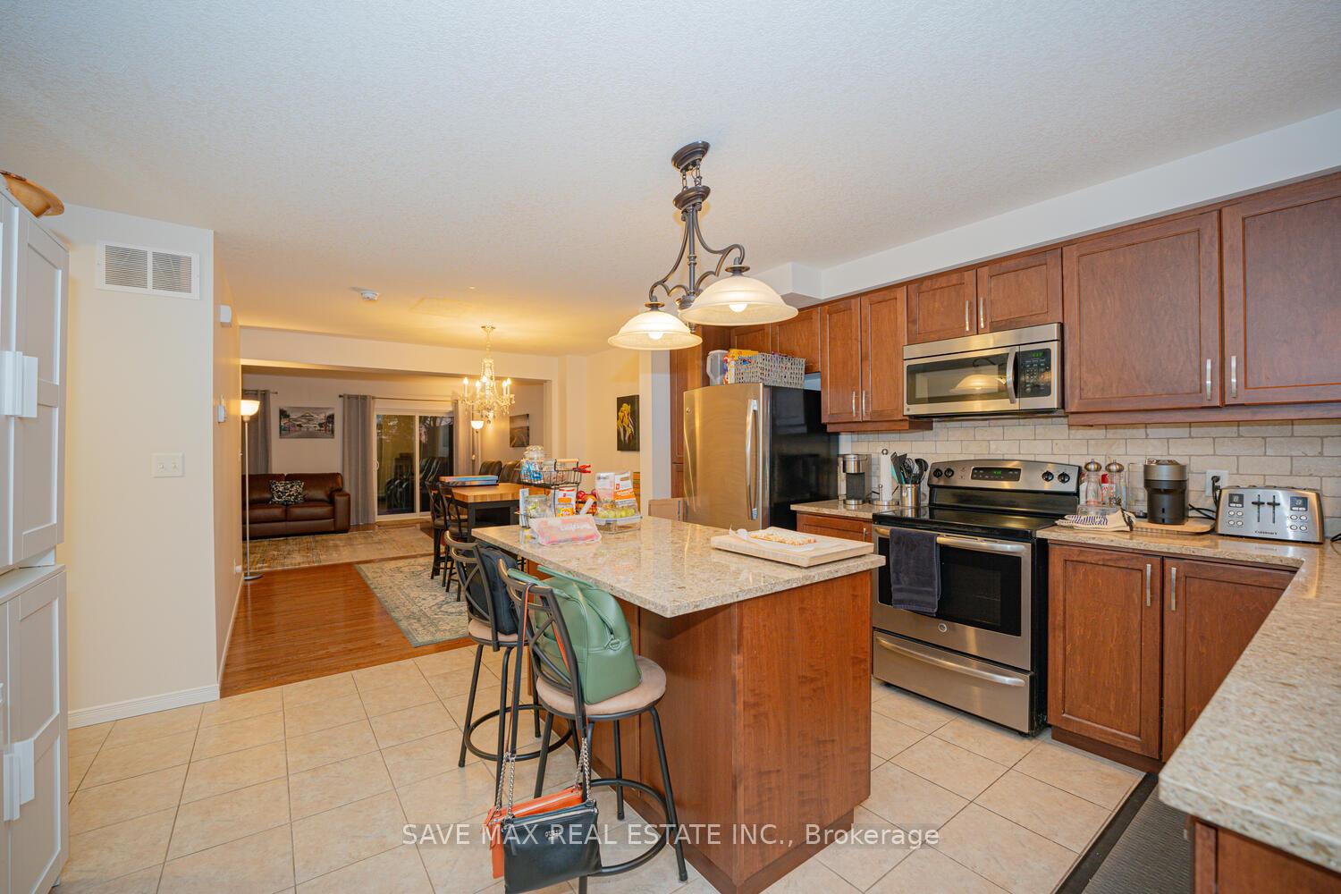 Photo 34 of 15 Eliza Avenue N, Kitchener, Larentian West — HOMEH