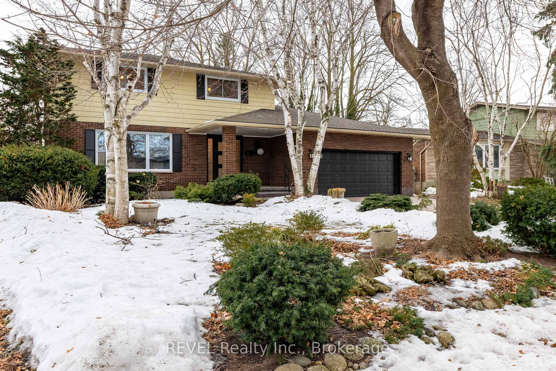 Photo 2 of 76 Spring Garden Boulevard, St. Catharines, Lakeshore — HOMEH