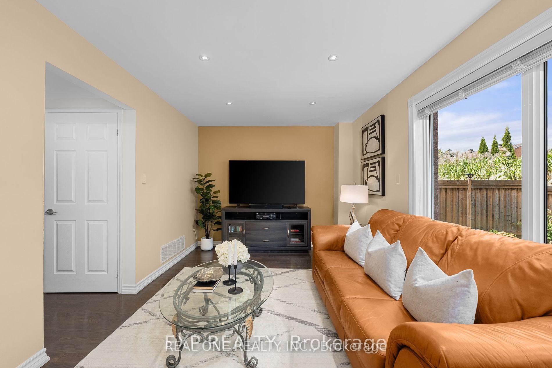 Photo 11 of 42 Buttonwood Trail, Aurora, Aurora Highlands — HOMEH