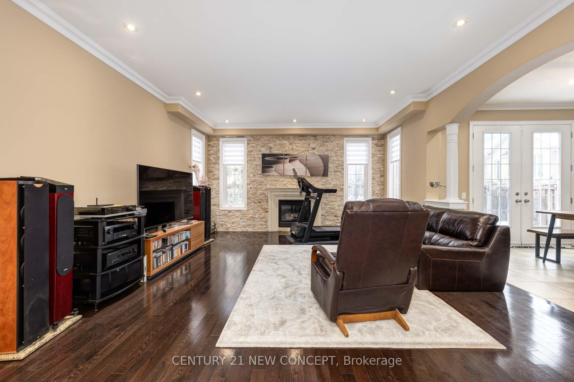 Photo 7 of 8 Sir Angelo Way, Vaughan, Patterson — HOMEH