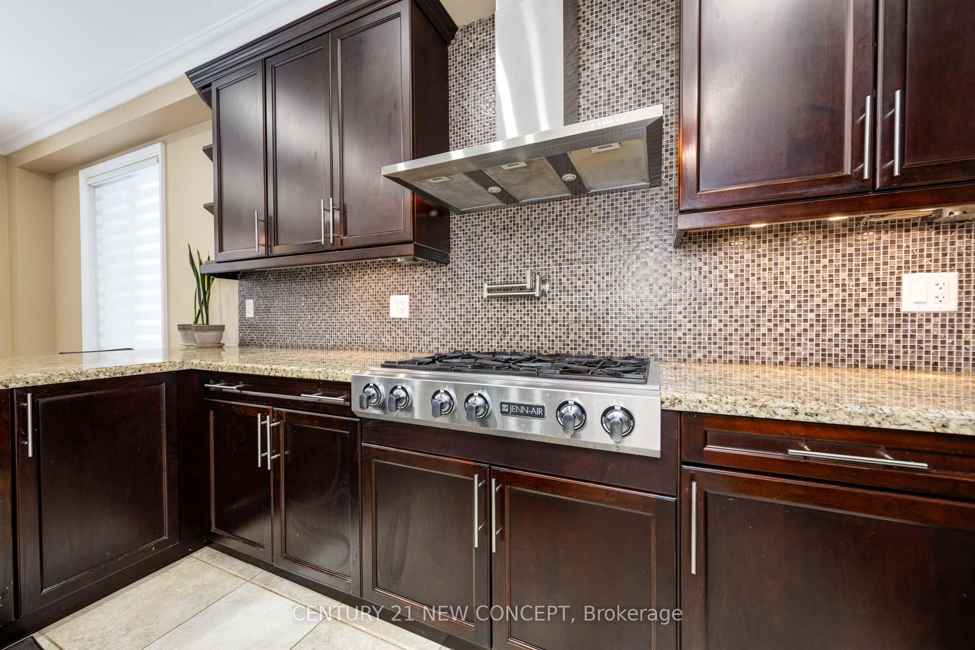 Photo 16 of 8 Sir Angelo Way, Vaughan, Patterson — HOMEH