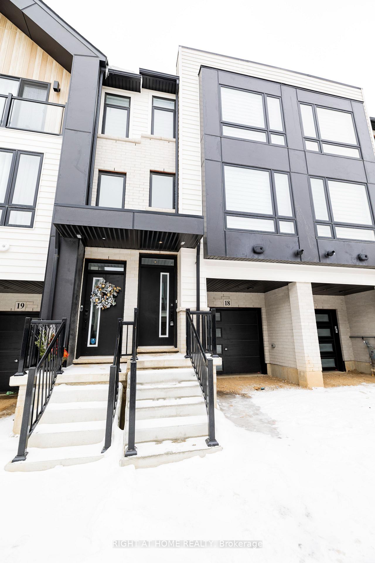 Photo 4 of Unit 18, 55 Tom Brown Drive, Brant, Paris — HOMEH