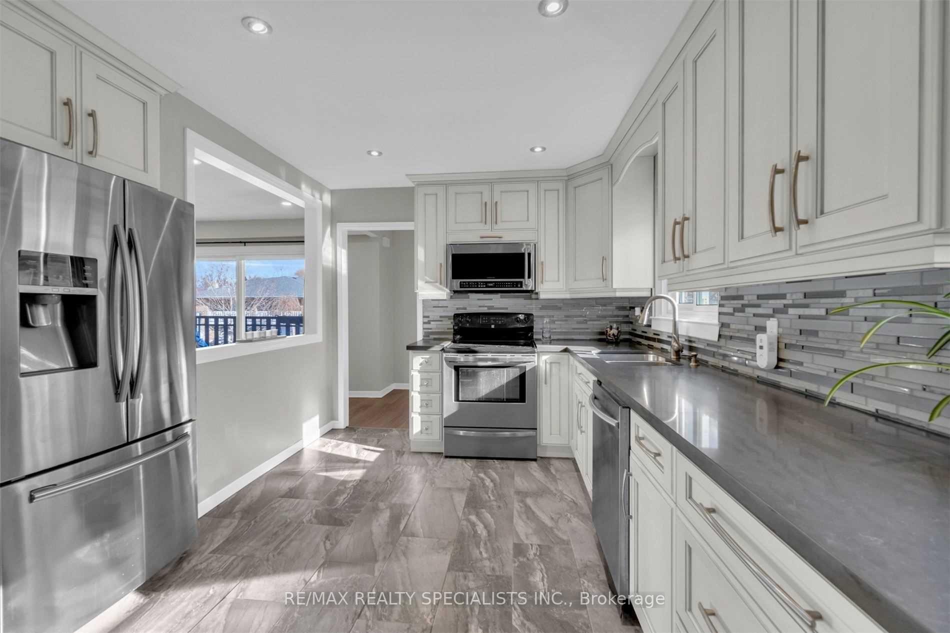 Photo 8 of 14 Talbot Street, Brampton, Bram West — HOMEH