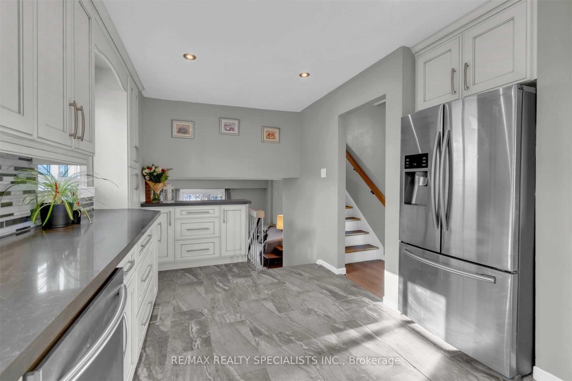 Photo 9 of 14 Talbot Street, Brampton, Bram West — HOMEH