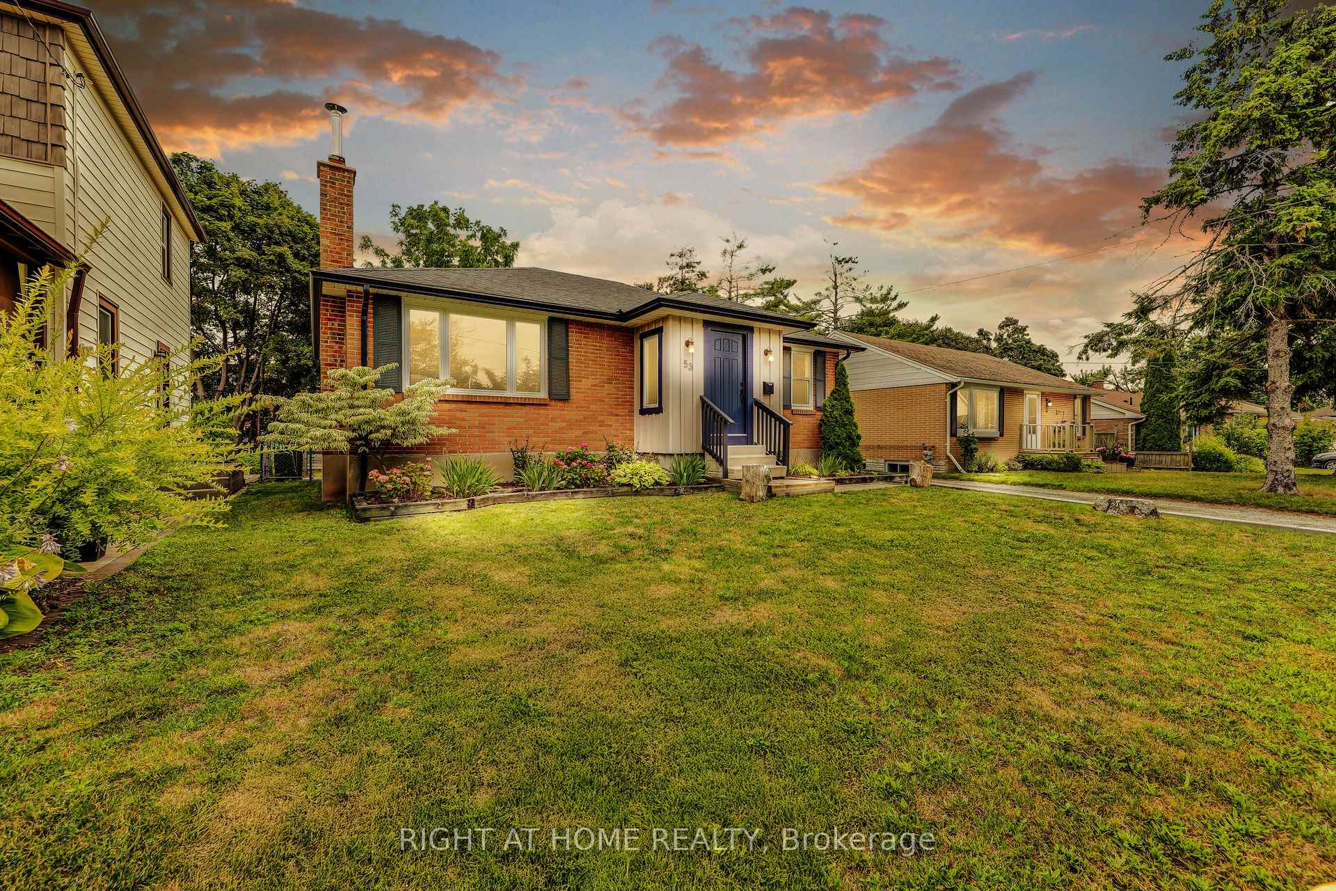 Photo 2 of 53 Newton Street, Barrie, Wellington — HOMEH