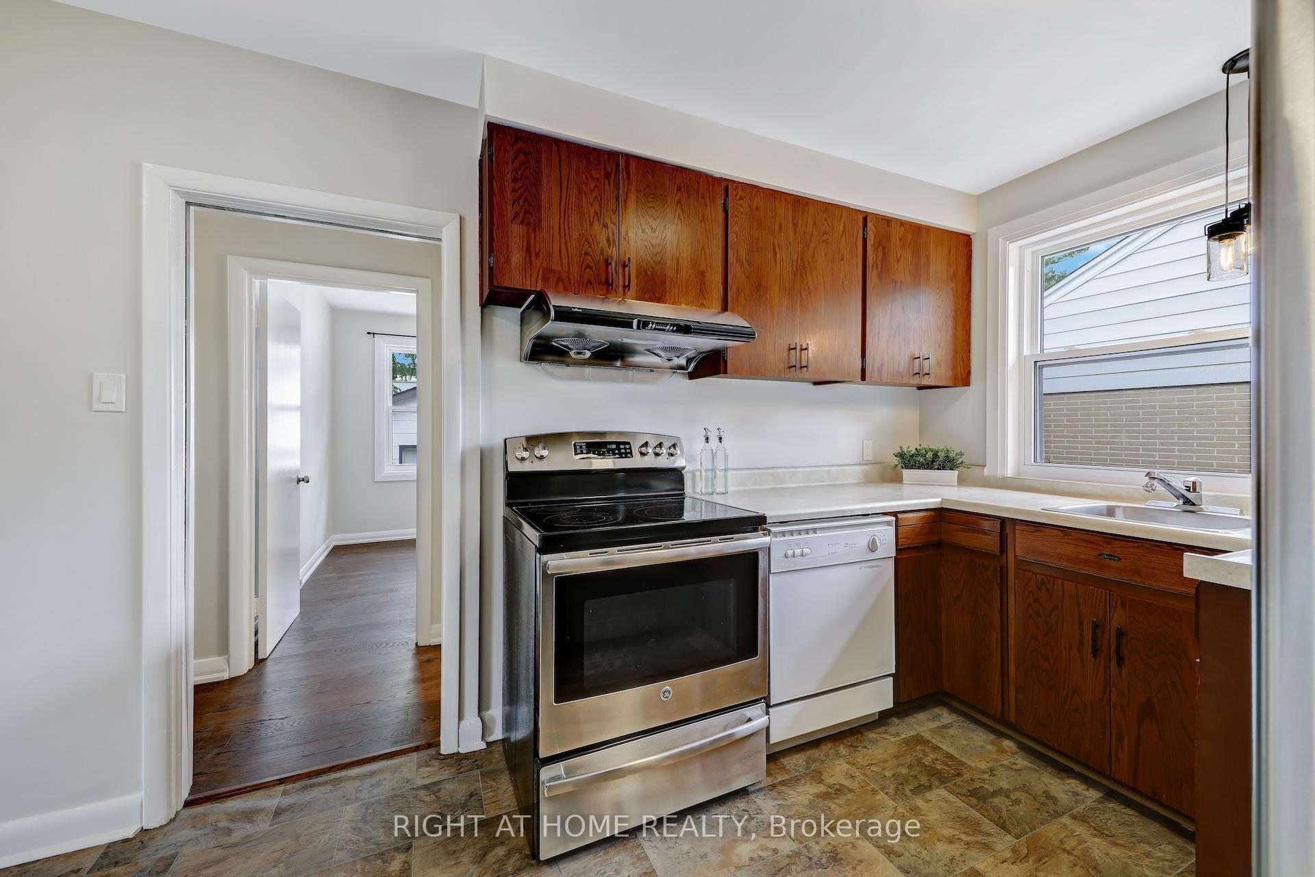 Photo 14 of 53 Newton Street, Barrie, Wellington — HOMEH