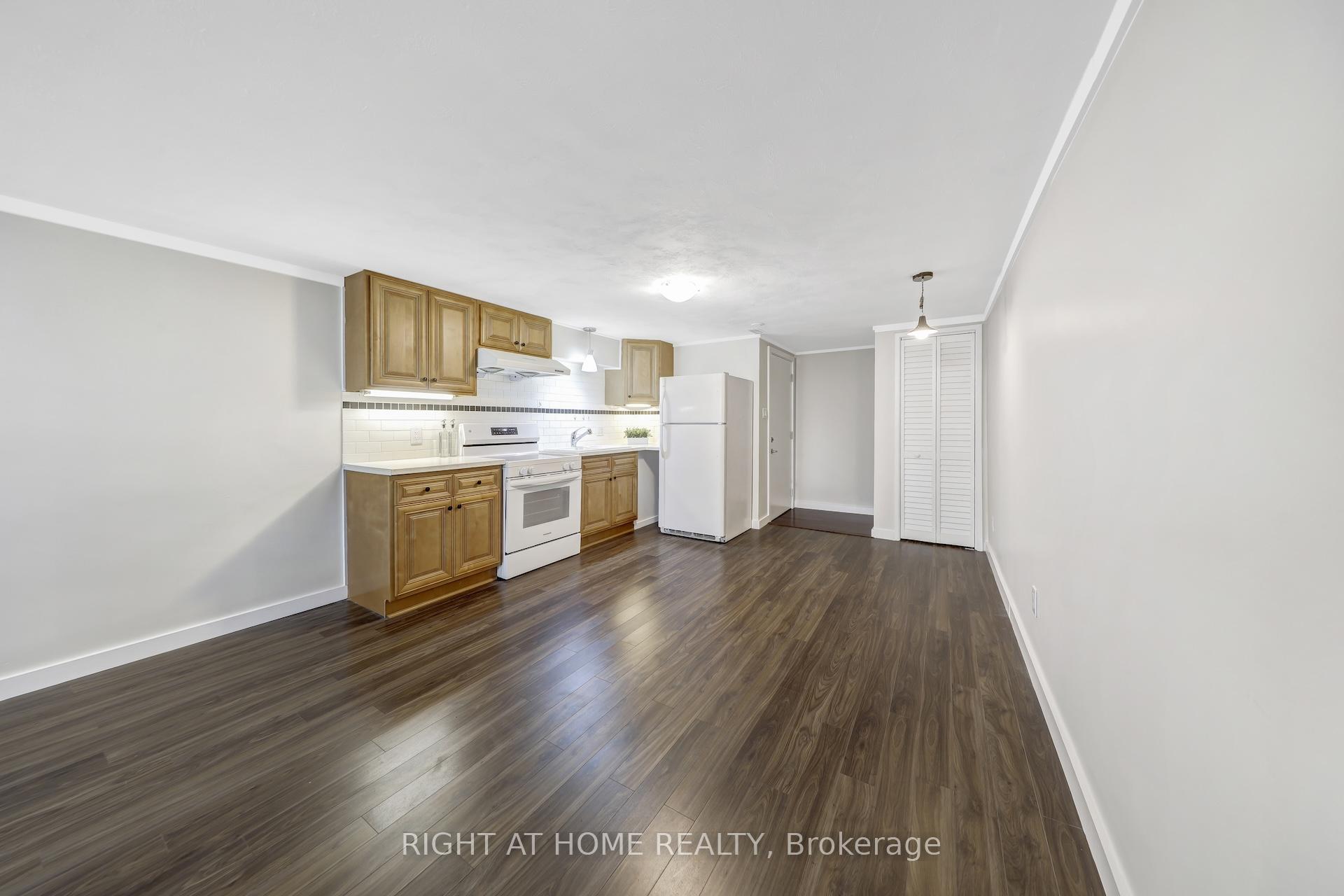 Photo 17 of 53 Newton Street, Barrie, Wellington — HOMEH
