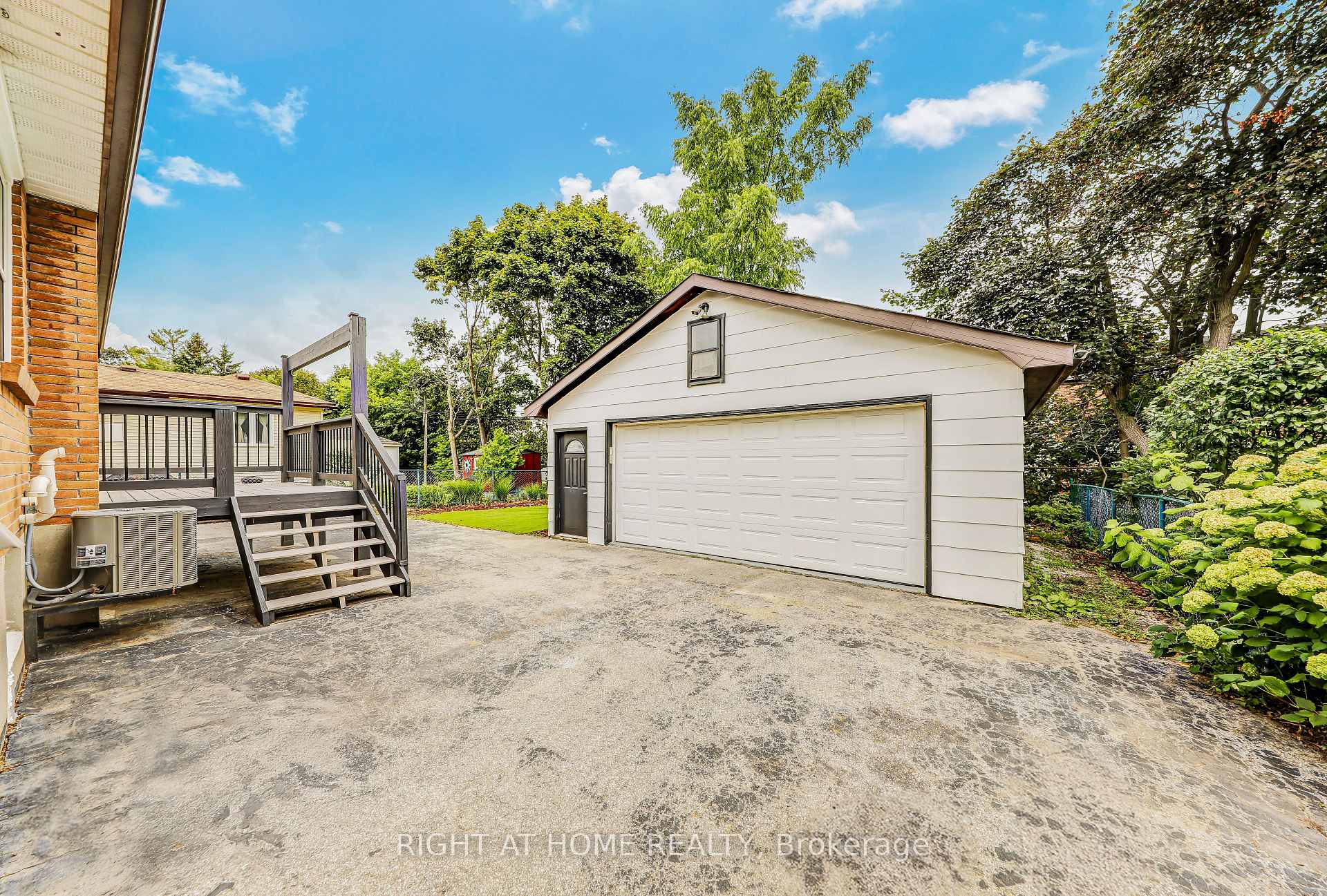 Photo 29 of 53 Newton Street, Barrie, Wellington — HOMEH