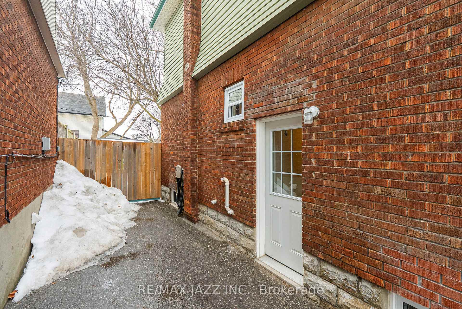 Photo 2 of 226 Eulalie Avenue, Oshawa, Central — HOMEH
