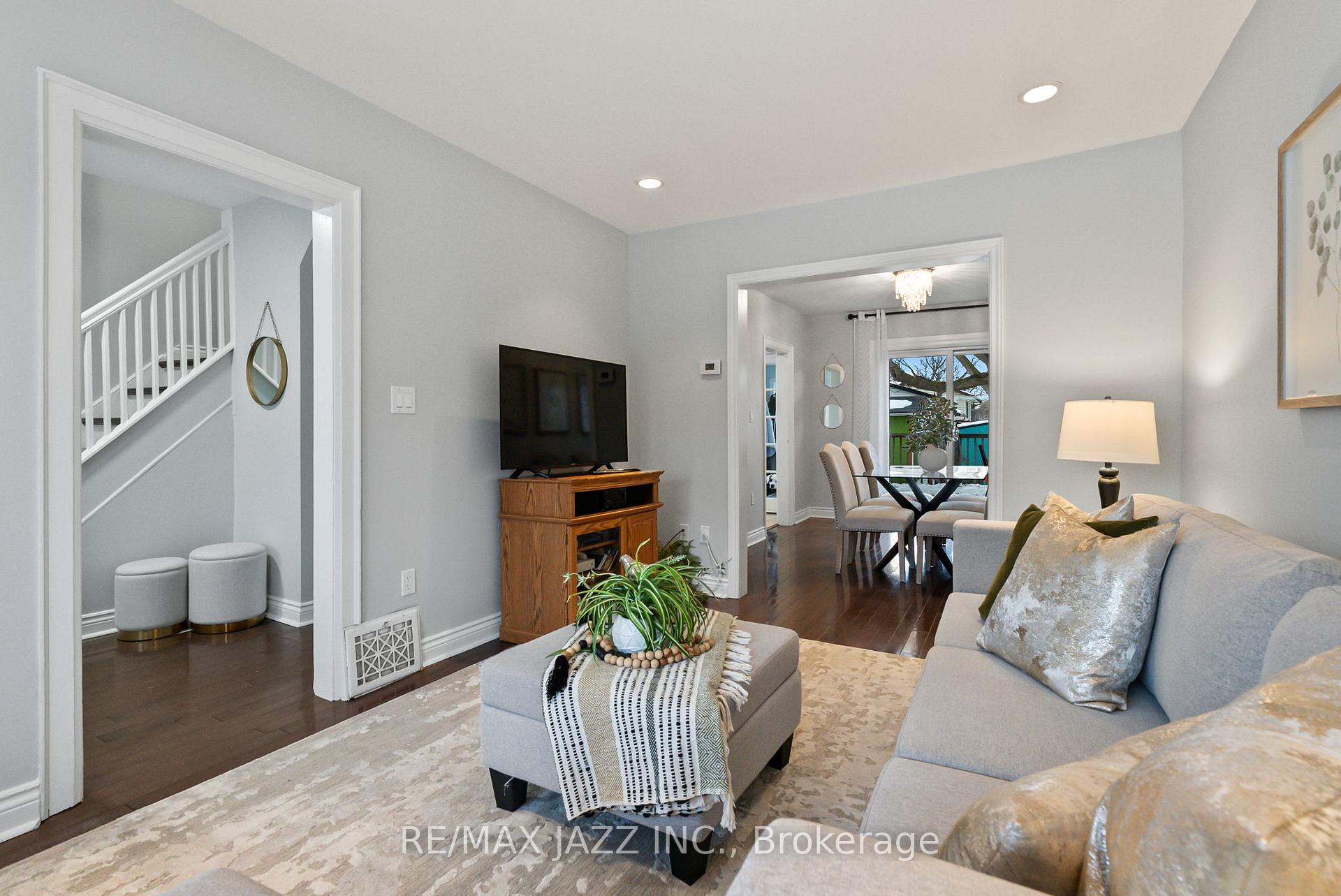 Photo 11 of 226 Eulalie Avenue, Oshawa, Central — HOMEH