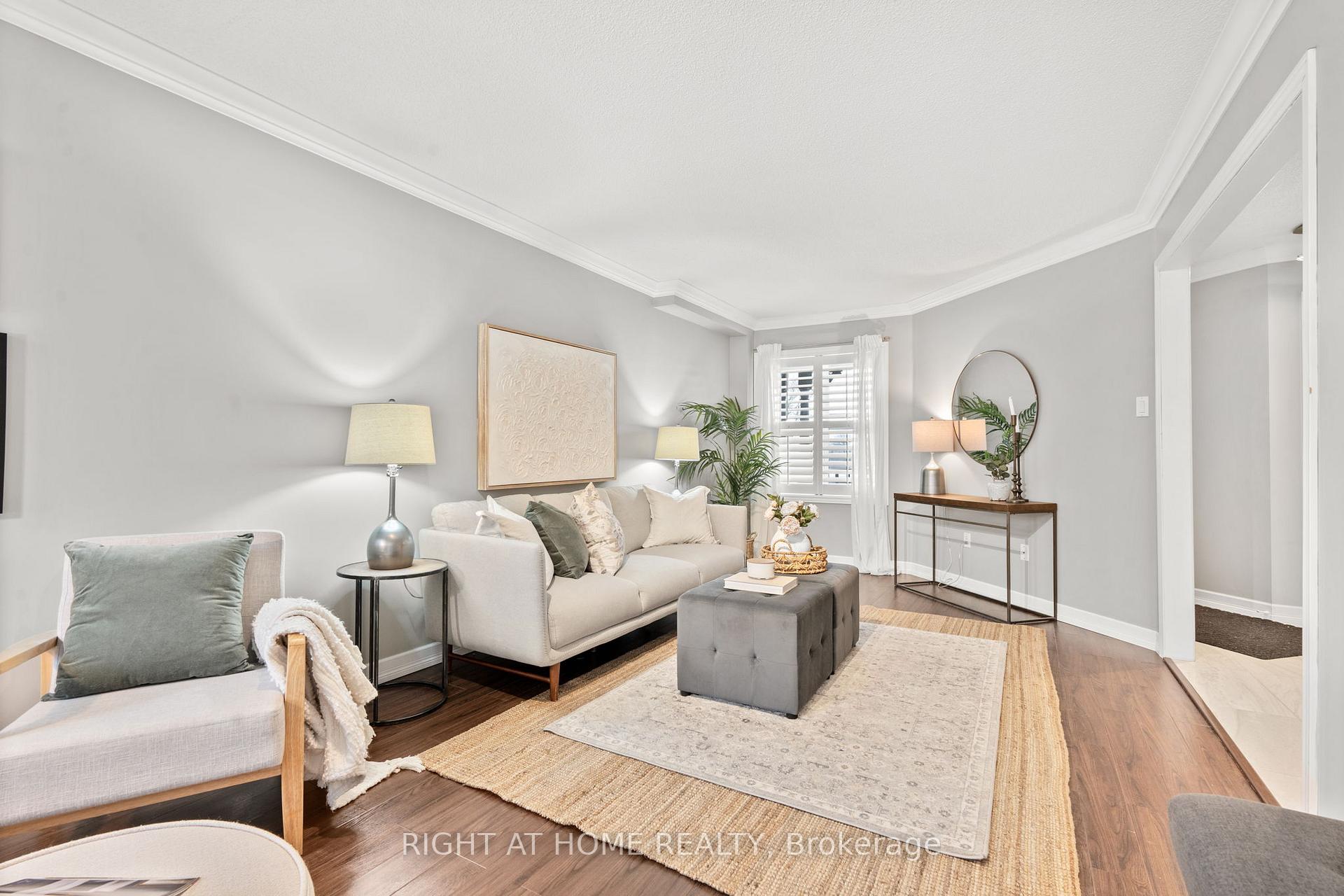 Photo 7 of 37 St.Thomas Street, Whitby, Brooklin — HOMEH