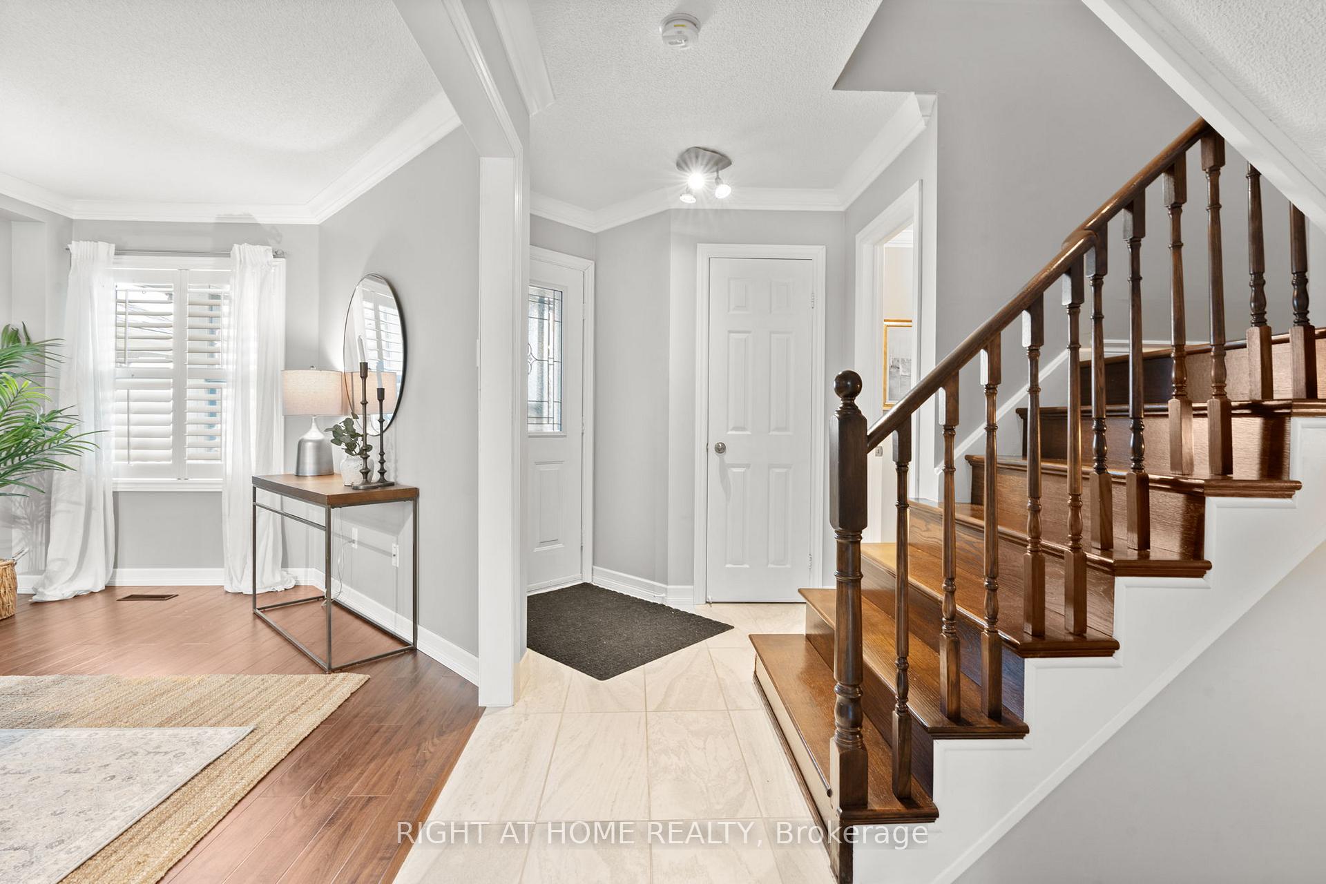 Photo 8 of 37 St.Thomas Street, Whitby, Brooklin — HOMEH