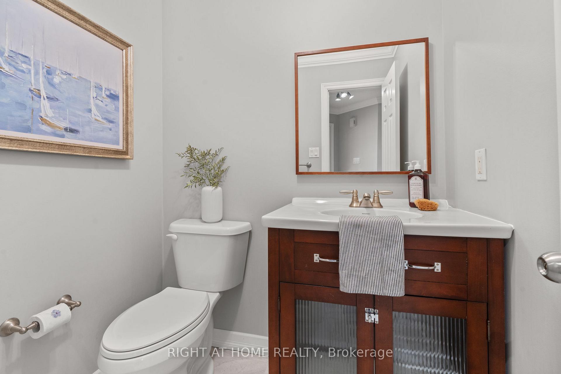 Photo 17 of 37 St.Thomas Street, Whitby, Brooklin — HOMEH