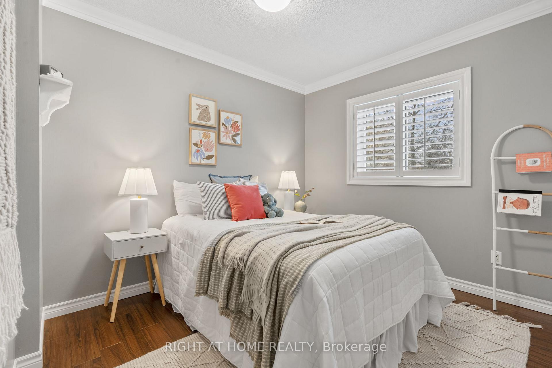 Photo 18 of 37 St.Thomas Street, Whitby, Brooklin — HOMEH