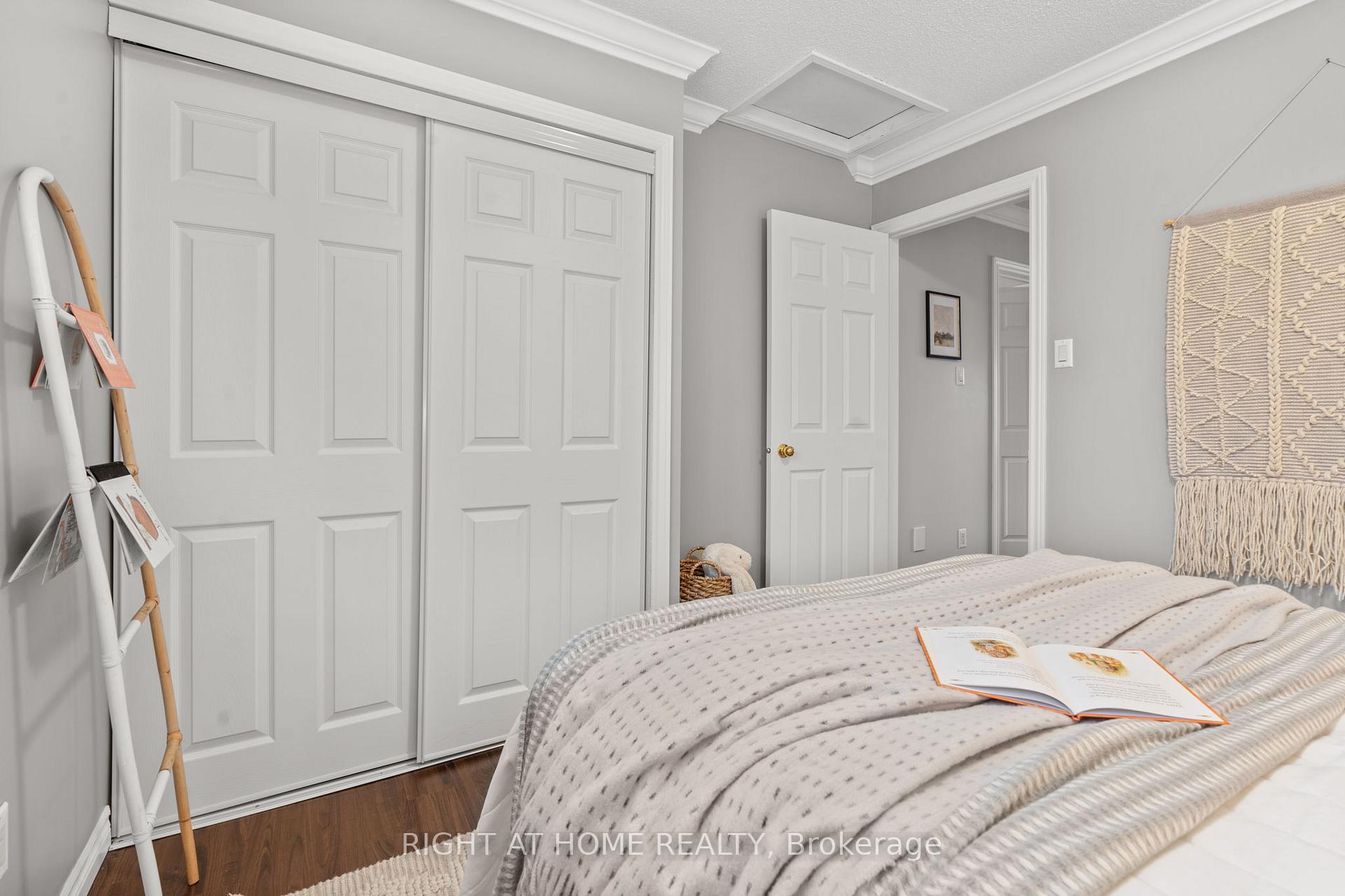 Photo 19 of 37 St.Thomas Street, Whitby, Brooklin — HOMEH