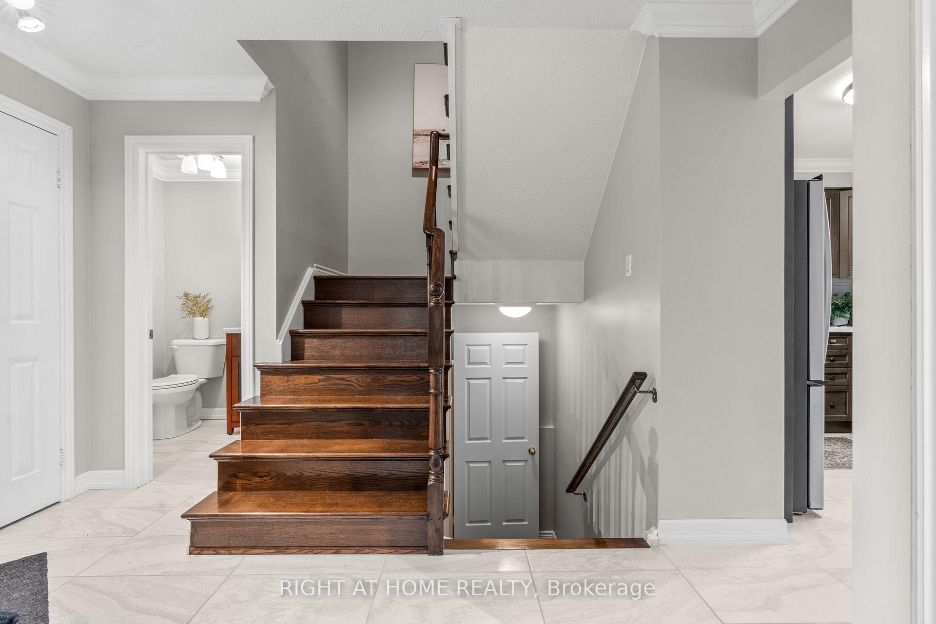 Photo 29 of 37 St.Thomas Street, Whitby, Brooklin — HOMEH