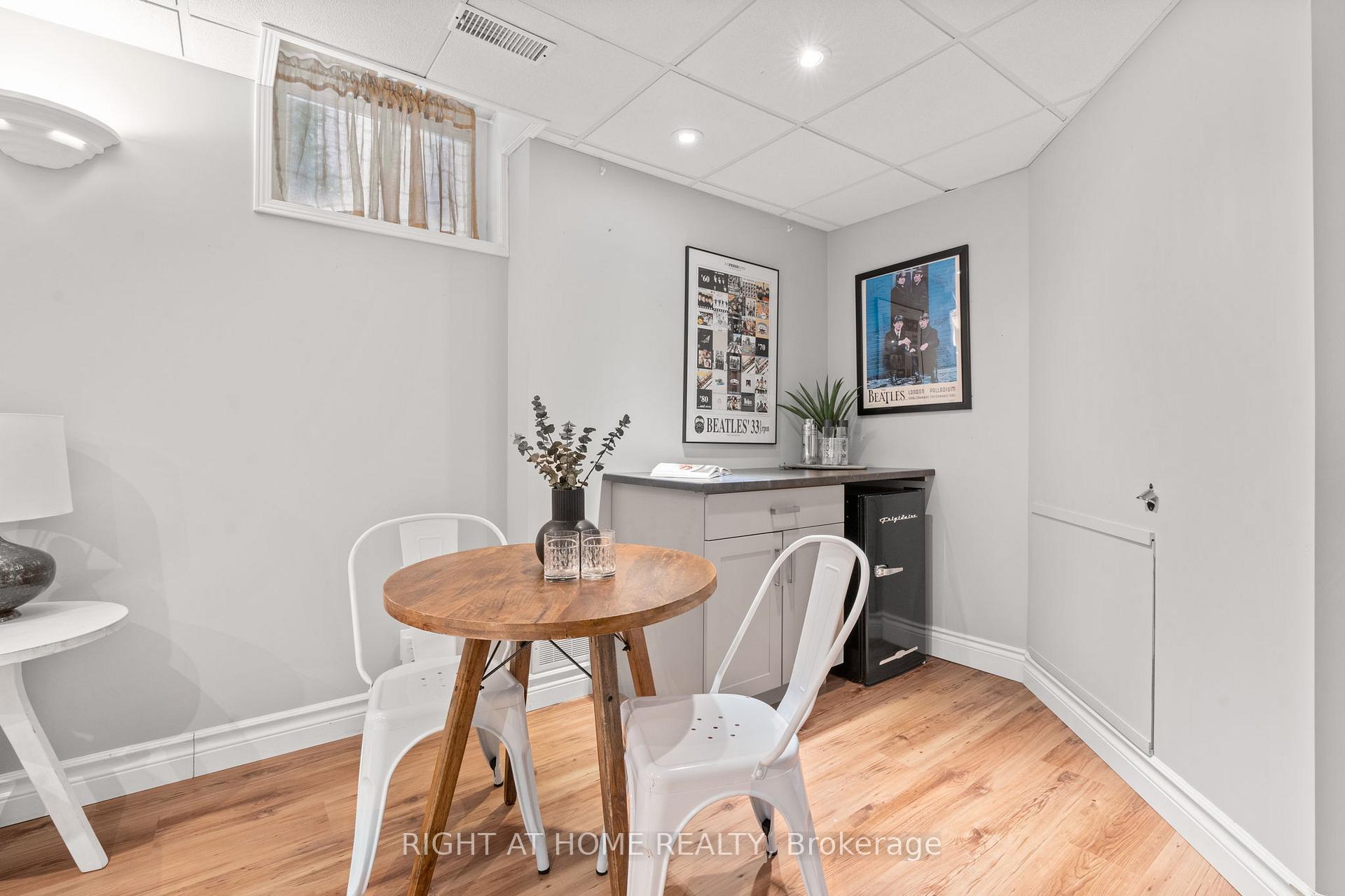 Photo 32 of 37 St.Thomas Street, Whitby, Brooklin — HOMEH