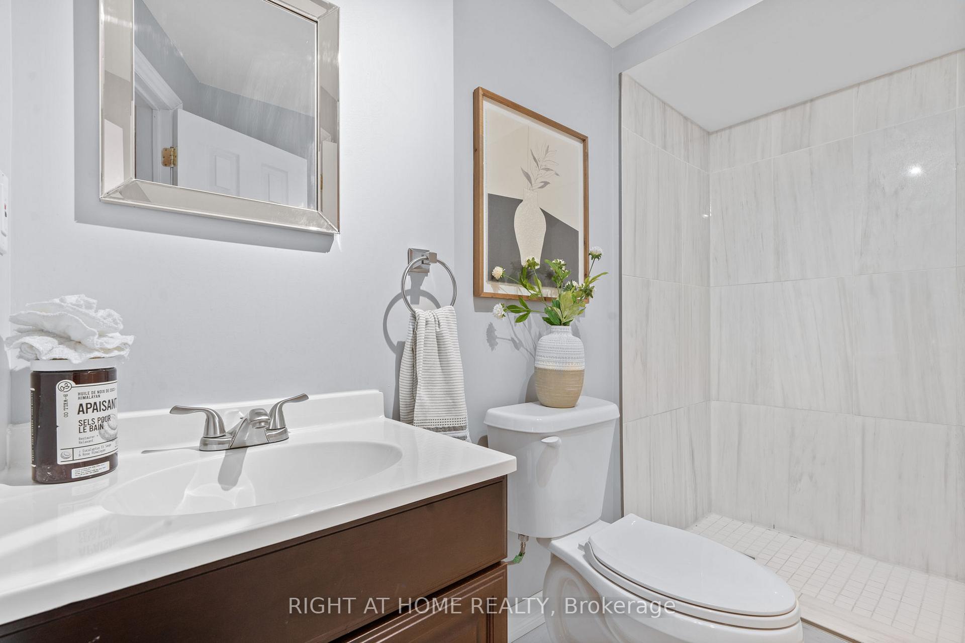Photo 34 of 37 St.Thomas Street, Whitby, Brooklin — HOMEH