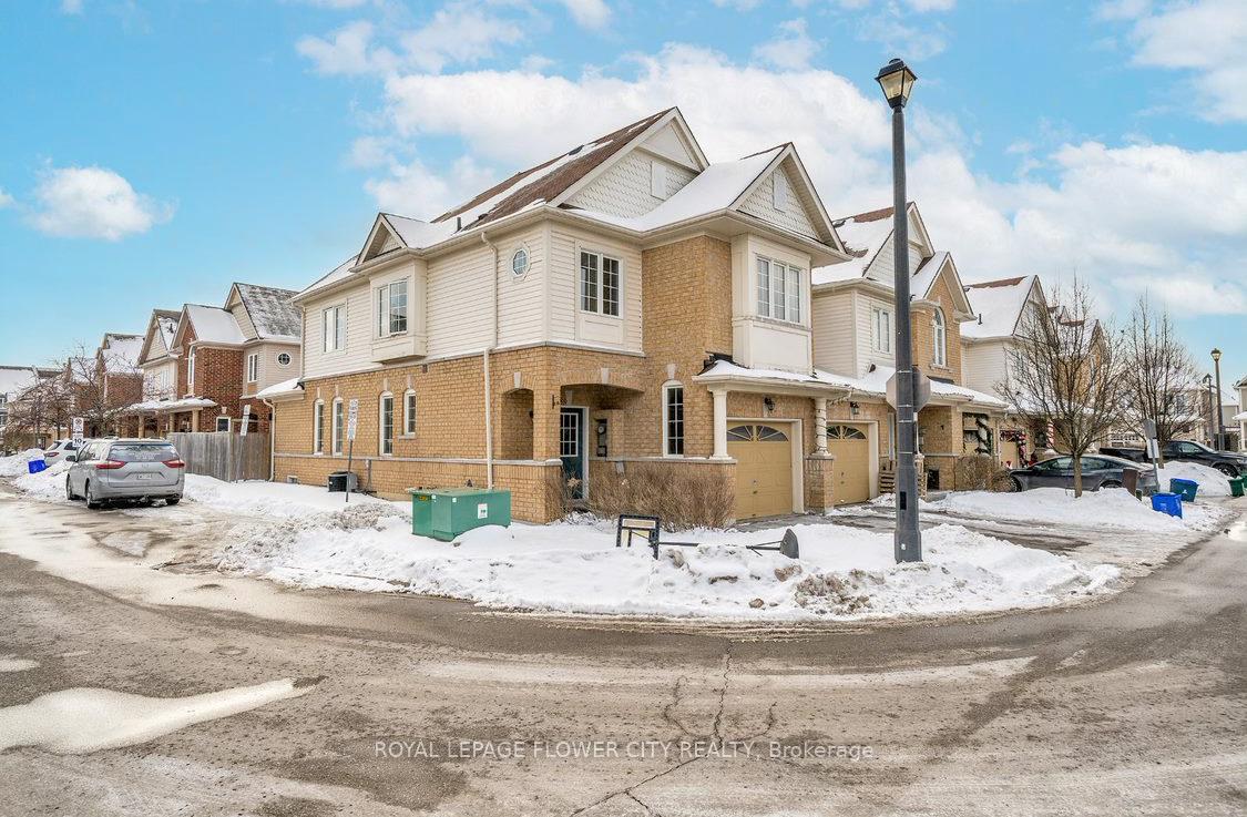 Photo 2 of 23 Lander Crescent, Clarington, Bowmanville — HOMEH