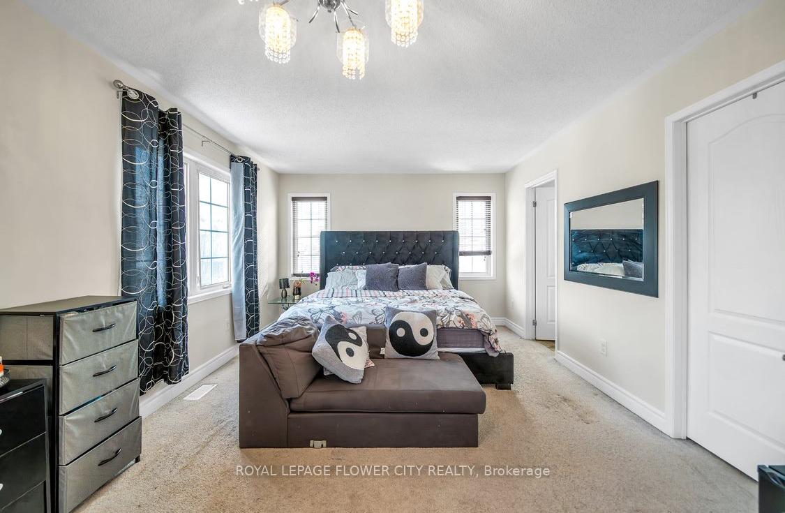 Photo 5 of 23 Lander Crescent, Clarington, Bowmanville — HOMEH