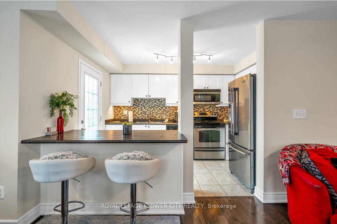 Photo 6 of 23 Lander Crescent, Clarington, Bowmanville — HOMEH