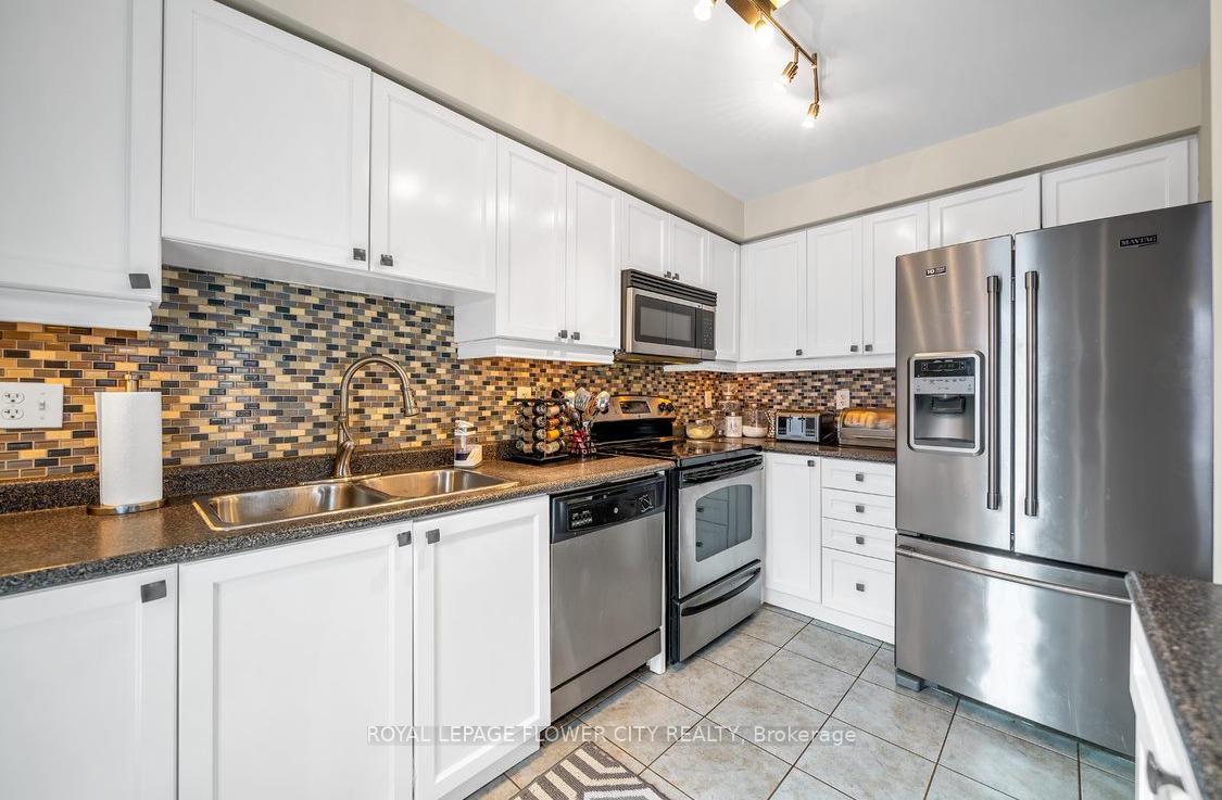 Photo 8 of 23 Lander Crescent, Clarington, Bowmanville — HOMEH