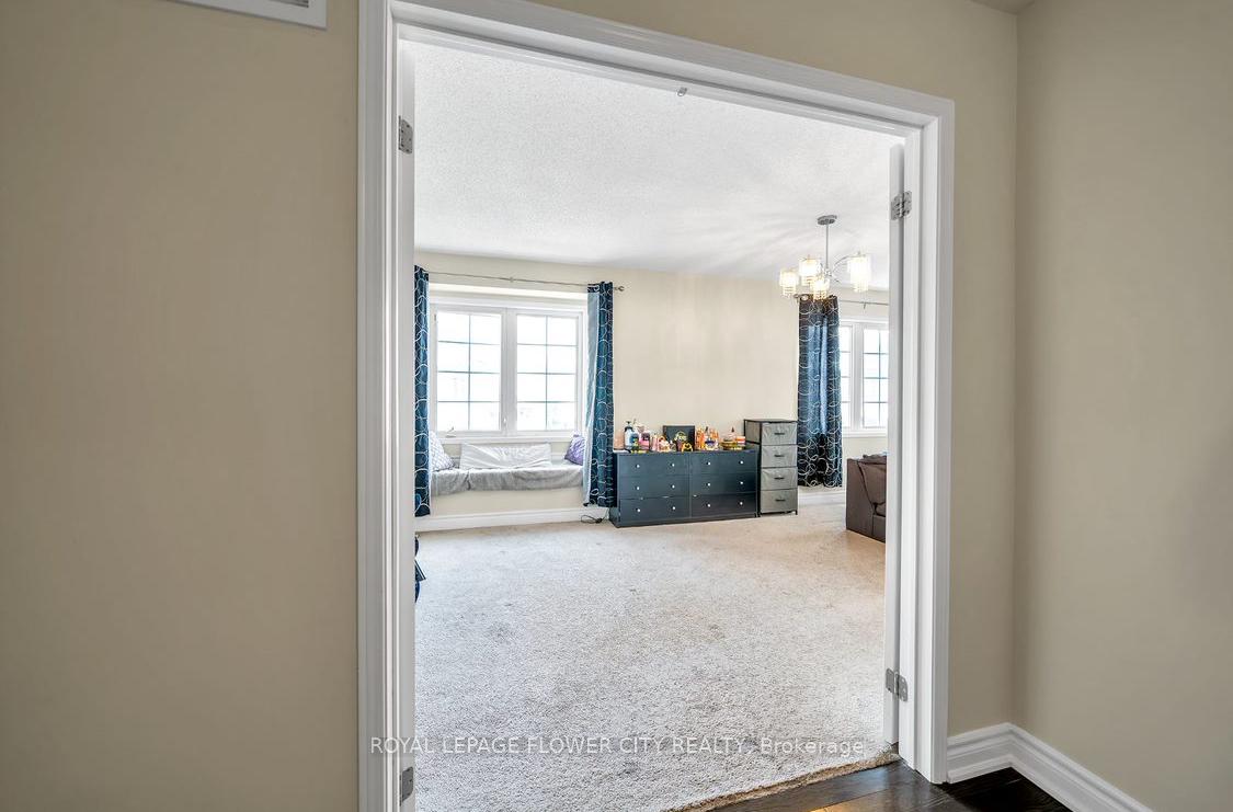 Photo 13 of 23 Lander Crescent, Clarington, Bowmanville — HOMEH