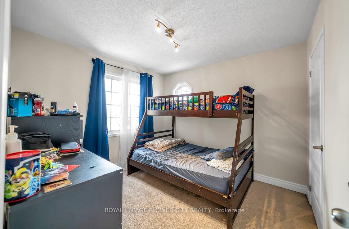 Photo 14 of 23 Lander Crescent, Clarington, Bowmanville — HOMEH