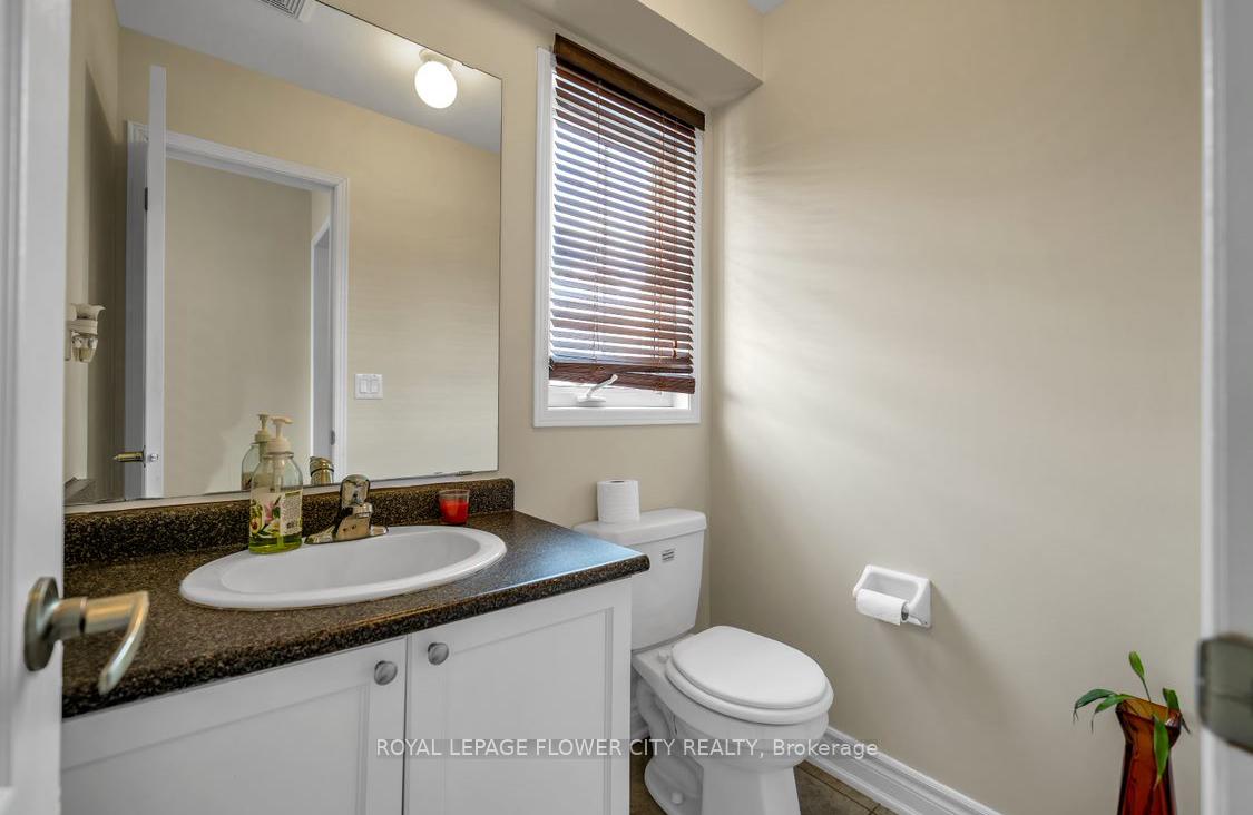 Photo 15 of 23 Lander Crescent, Clarington, Bowmanville — HOMEH