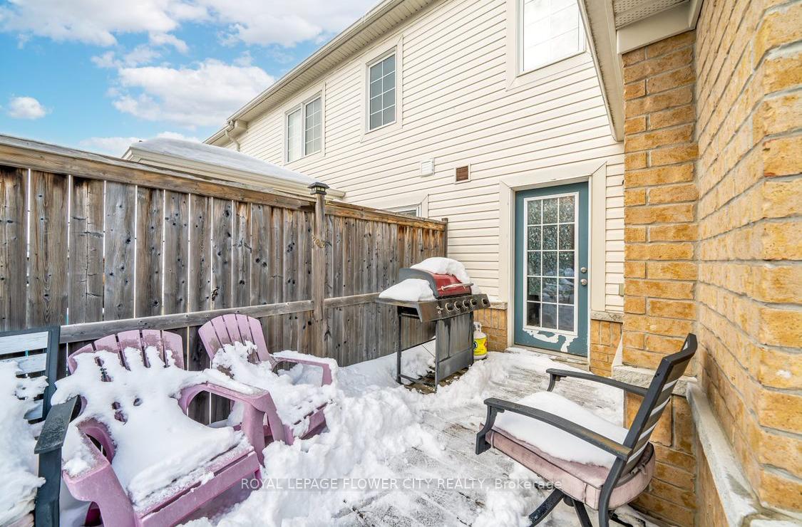 Photo 16 of 23 Lander Crescent, Clarington, Bowmanville — HOMEH